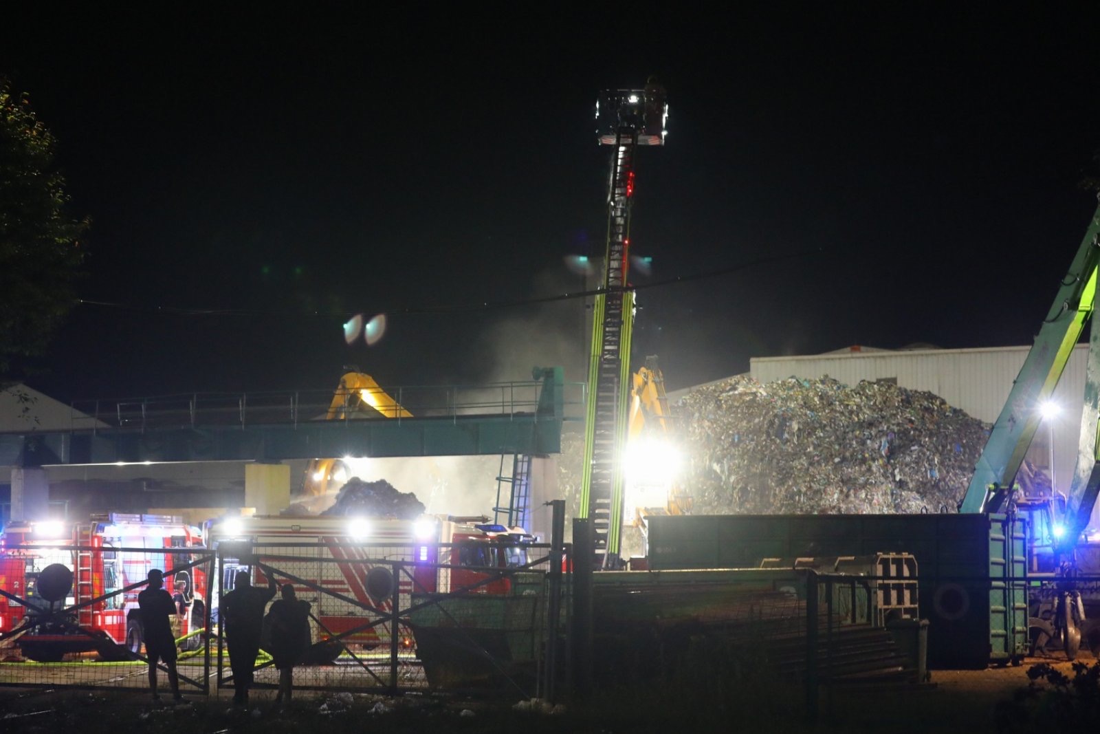 Požar v mariborski Surovini. (Foto: Pigac.si)