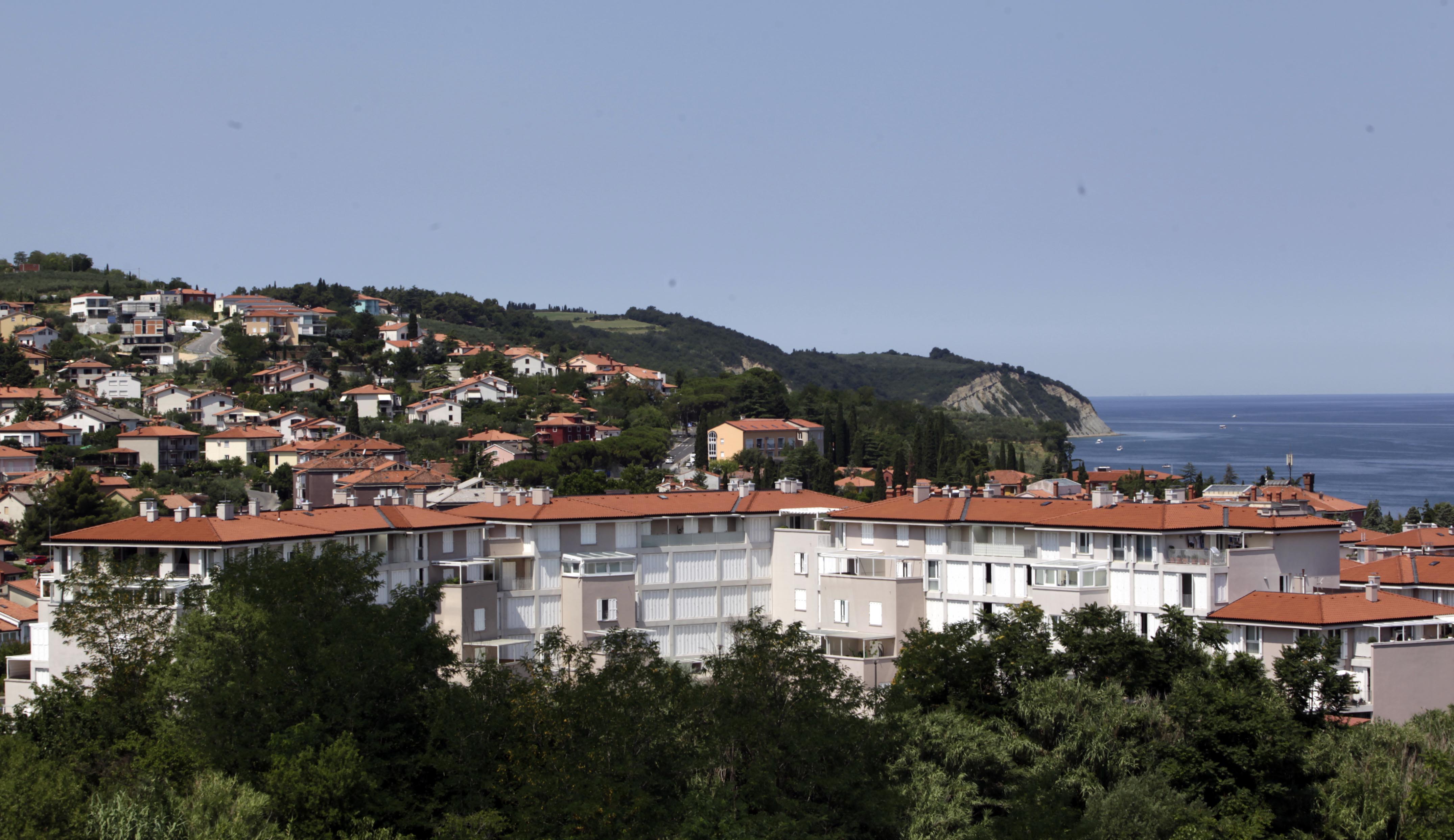 izola, stanovanja