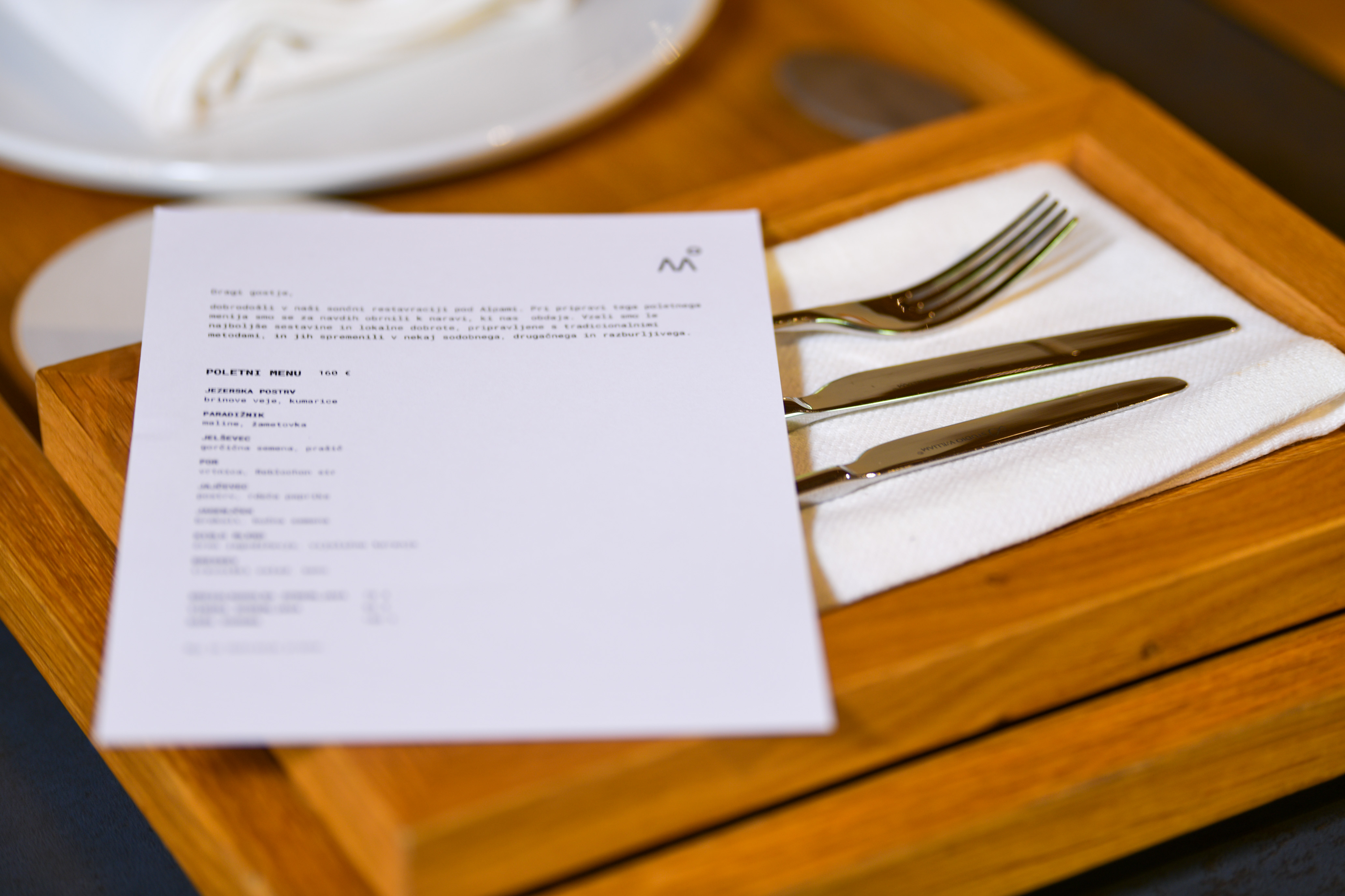 restavracija milka, meni, pribor