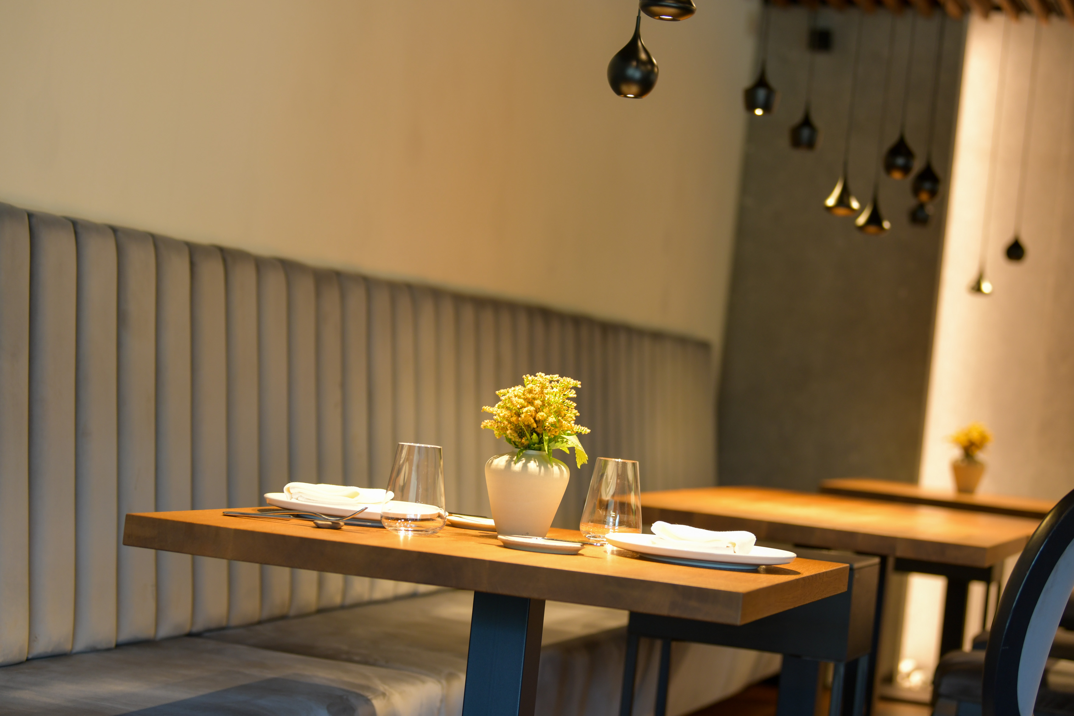 restavracija milka, miza