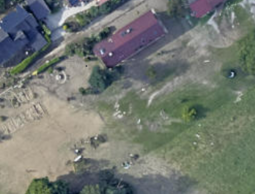 Zajem zaslona/Atlas voda (Posnetki poplavljenih hiš v Letušu iz zraka.)