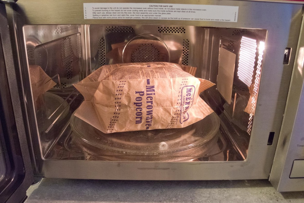 Mikrovalovna pečica, pokovka