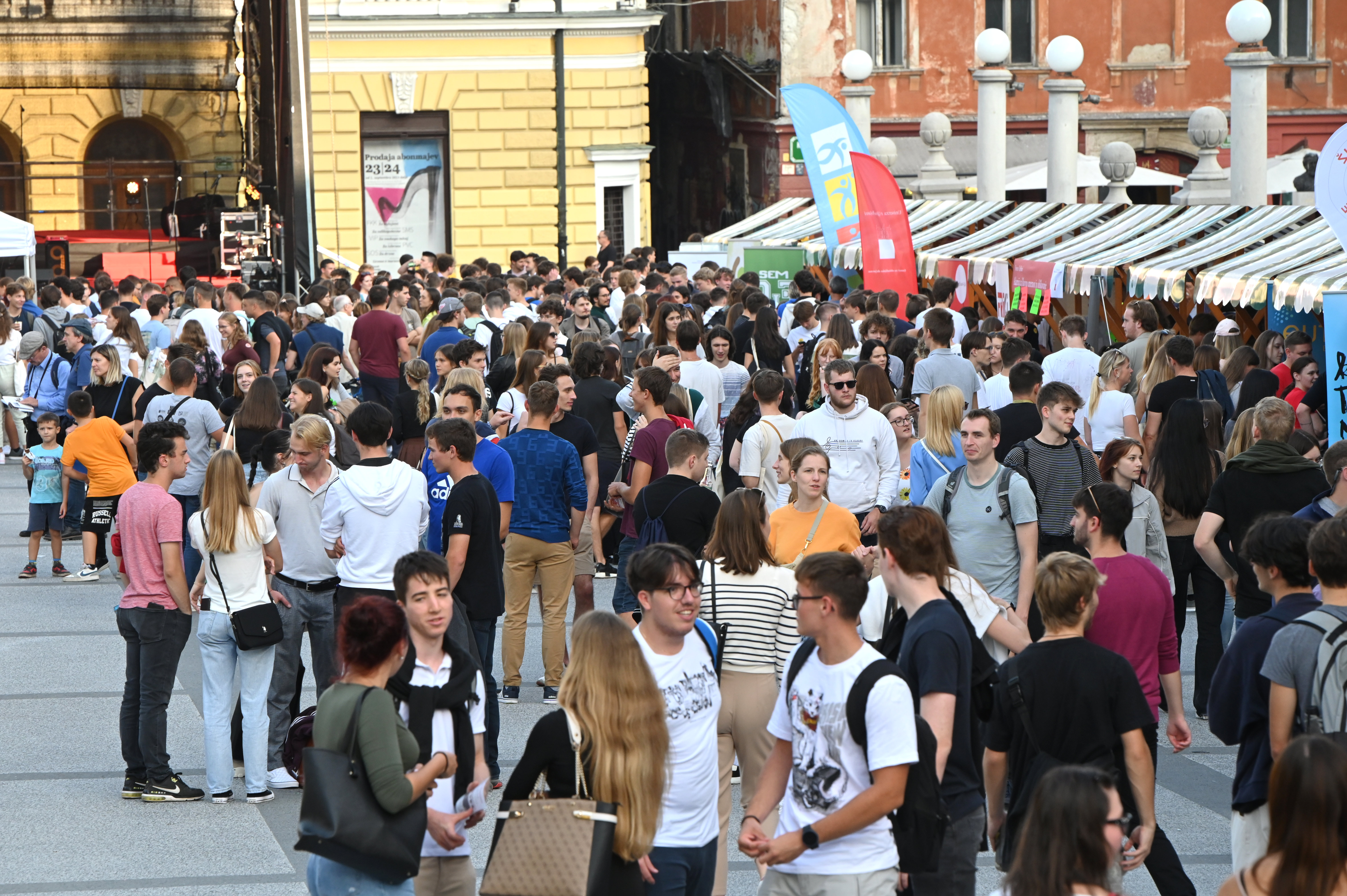 bruci, študenti, študentje, kongresni trg