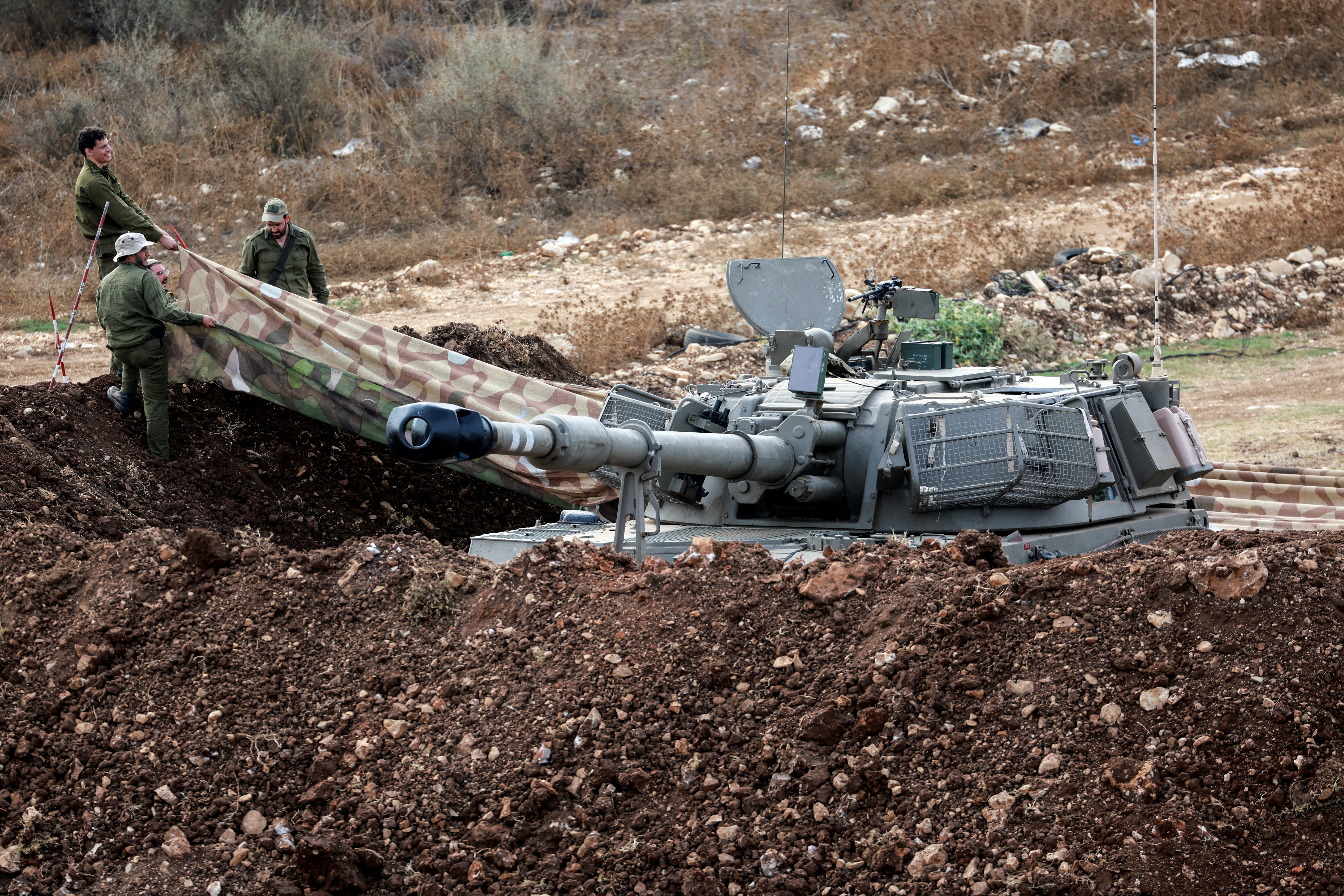 Izraelski tank na severu Izraela blizu meje z Libanonom (Foto: Ammar Awad/REUTERS)