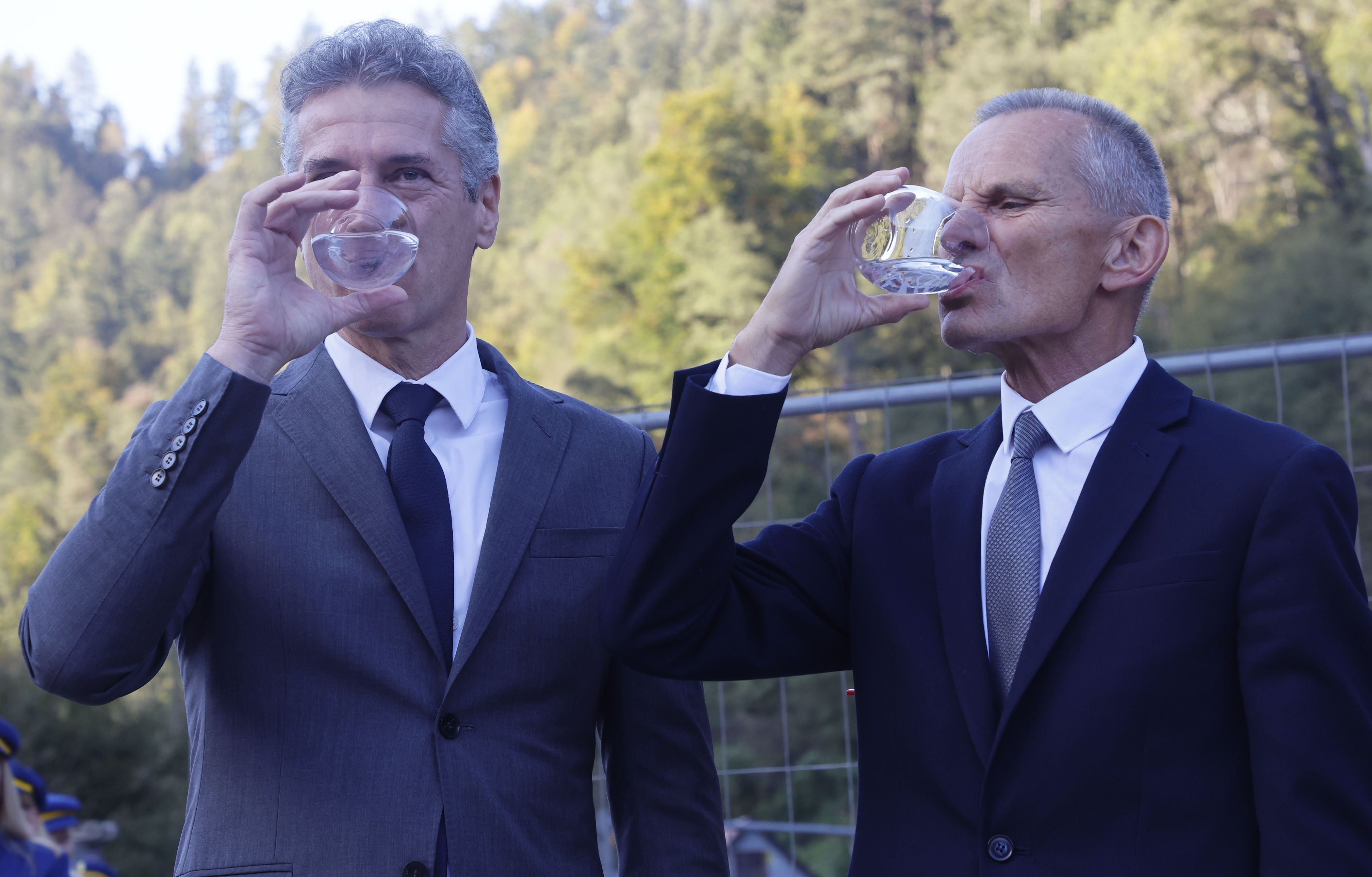 Predsednik vlade Robert Golob in župan Prevalj Matic Tašič