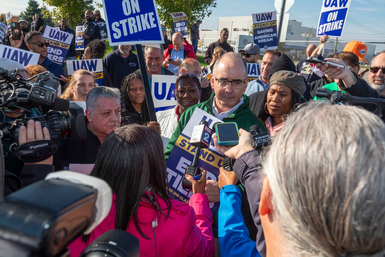 Prva skupinska stavka zaposlenih pri treh največjih proizvajalcih avtomobilov v ZDA.