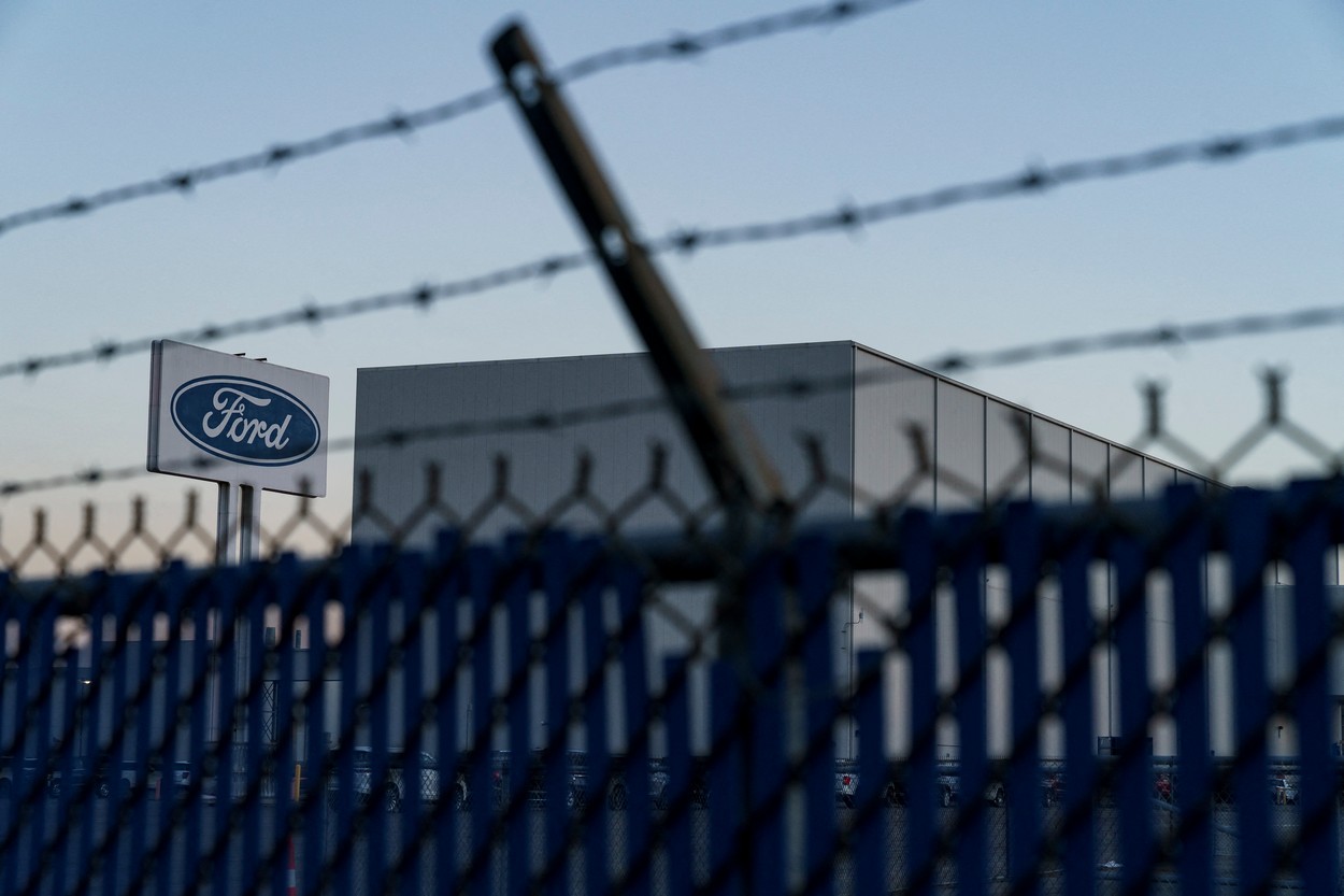Prva skupinska stavka zaposlenih pri treh največjih proizvajalcih avtomobilov v ZDA.