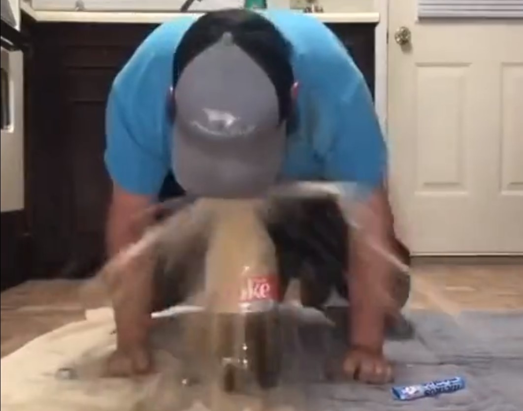 kola, mentos, bonboni, stava