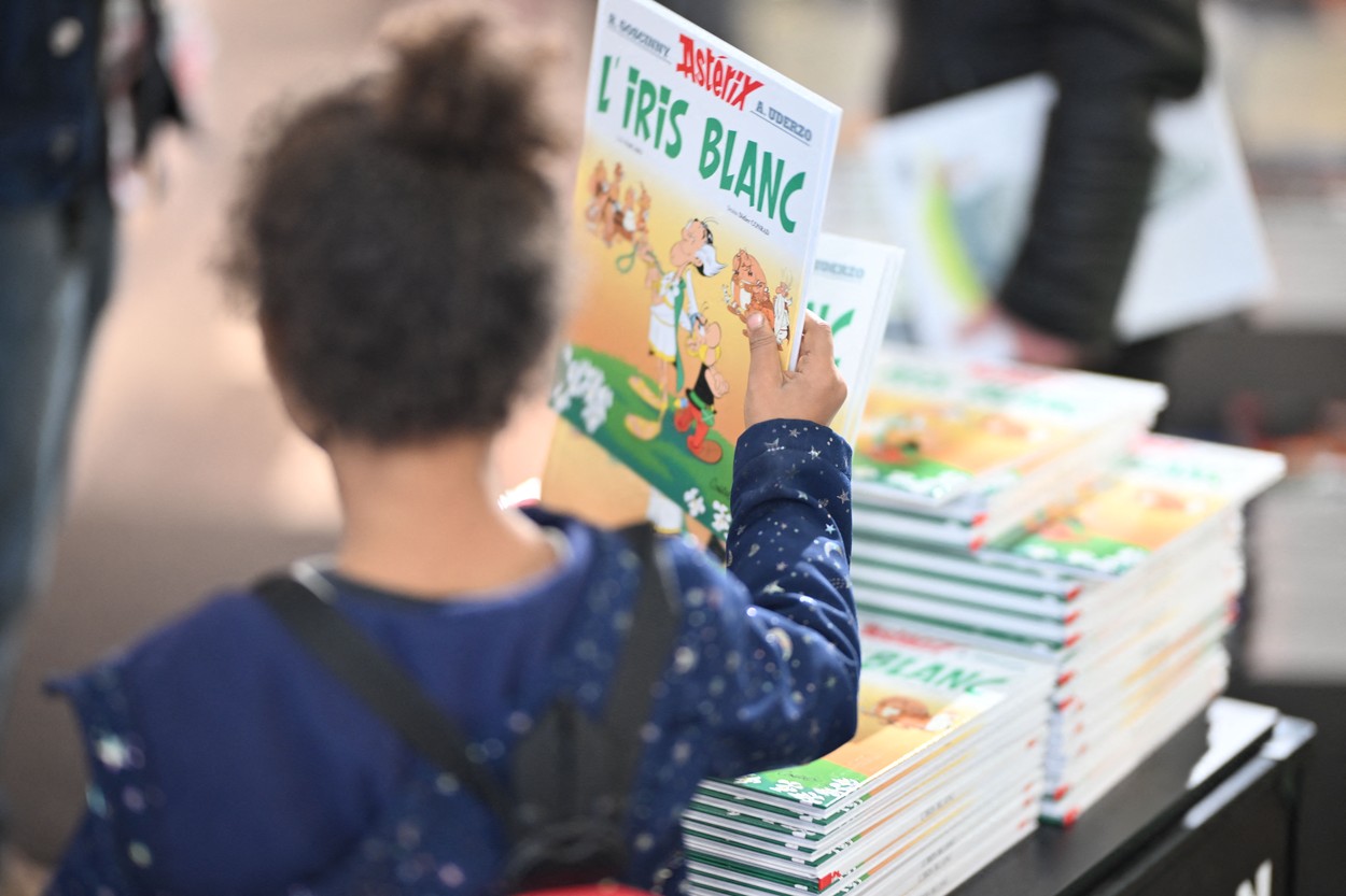 Asterix in beli iris.