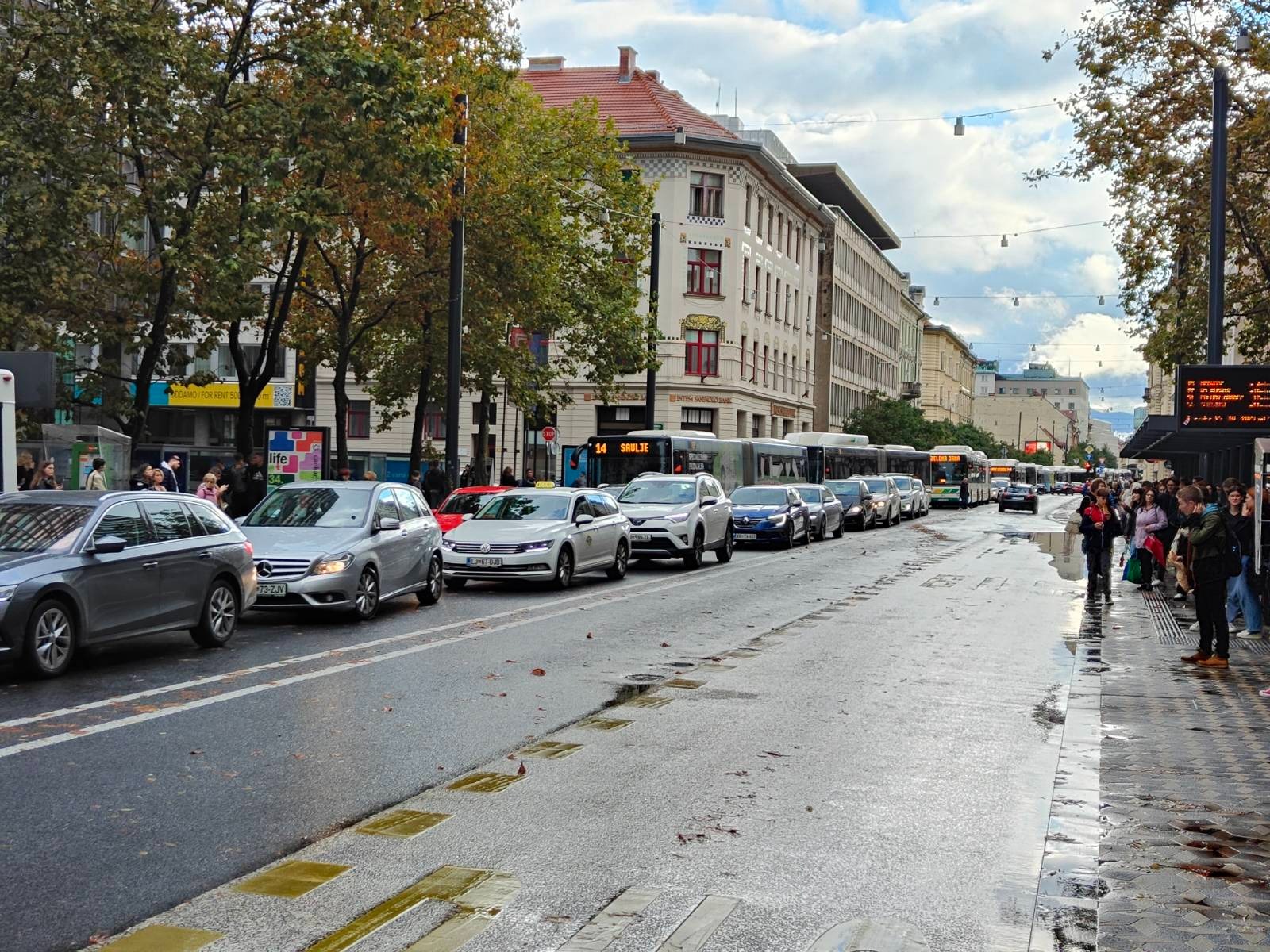 Prometni kaos v Ljubljani. (Foto: N1)