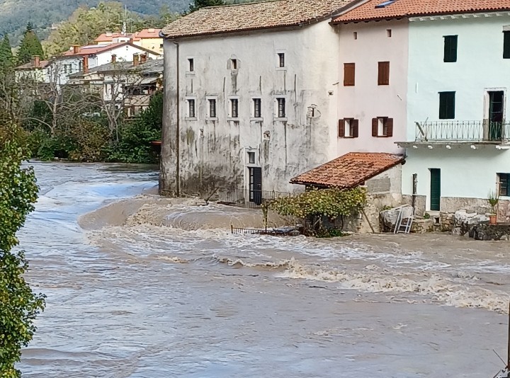 Narasla Soča v Kanalu