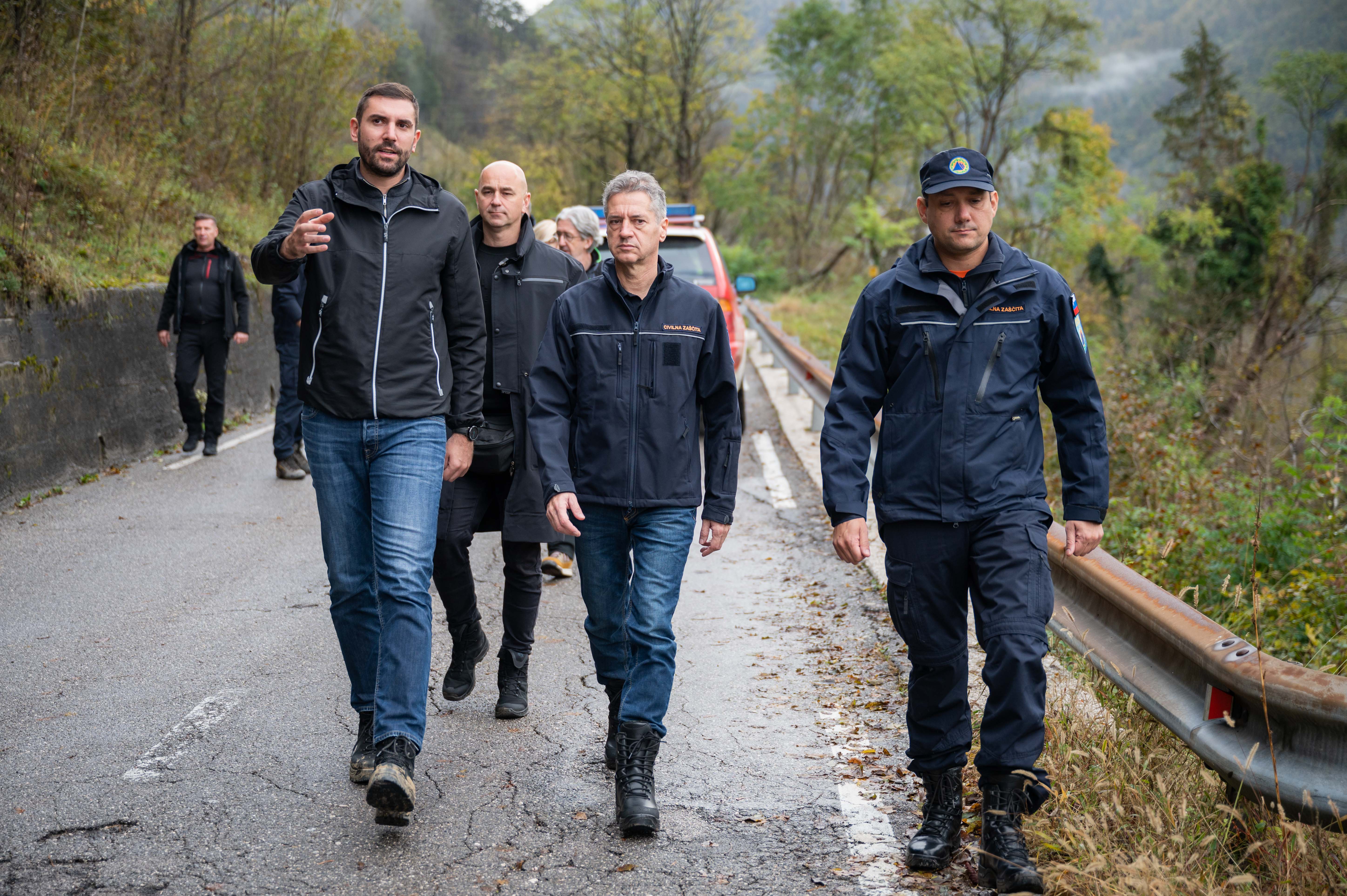 Premier Golob v Baški grapi 28. oktobra (Foto: Boštjan Podlogar/STA)