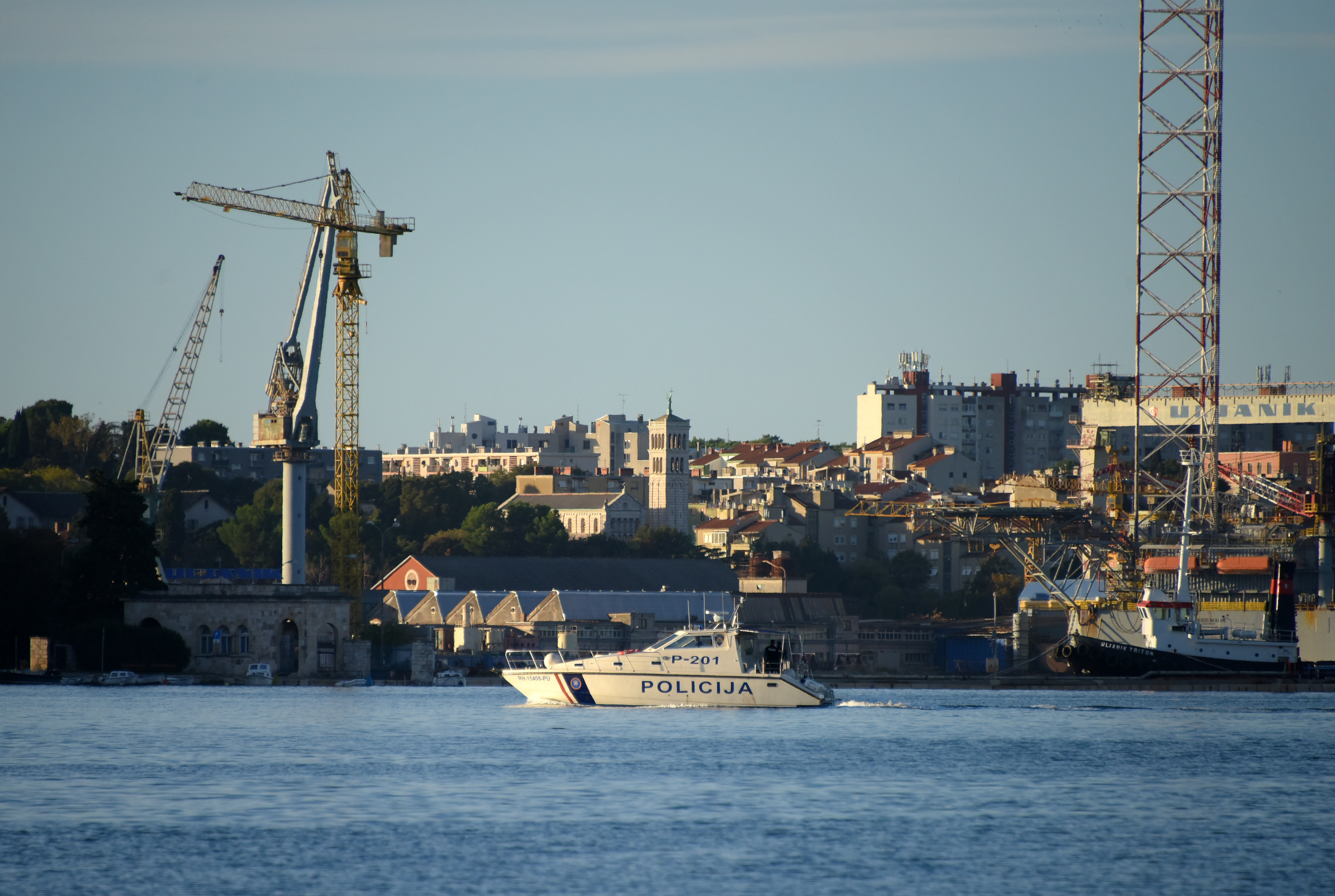 Morska mina v puljskem pristanišču (Foto: Sasa Miljevic/PIXSELL/BOBO)