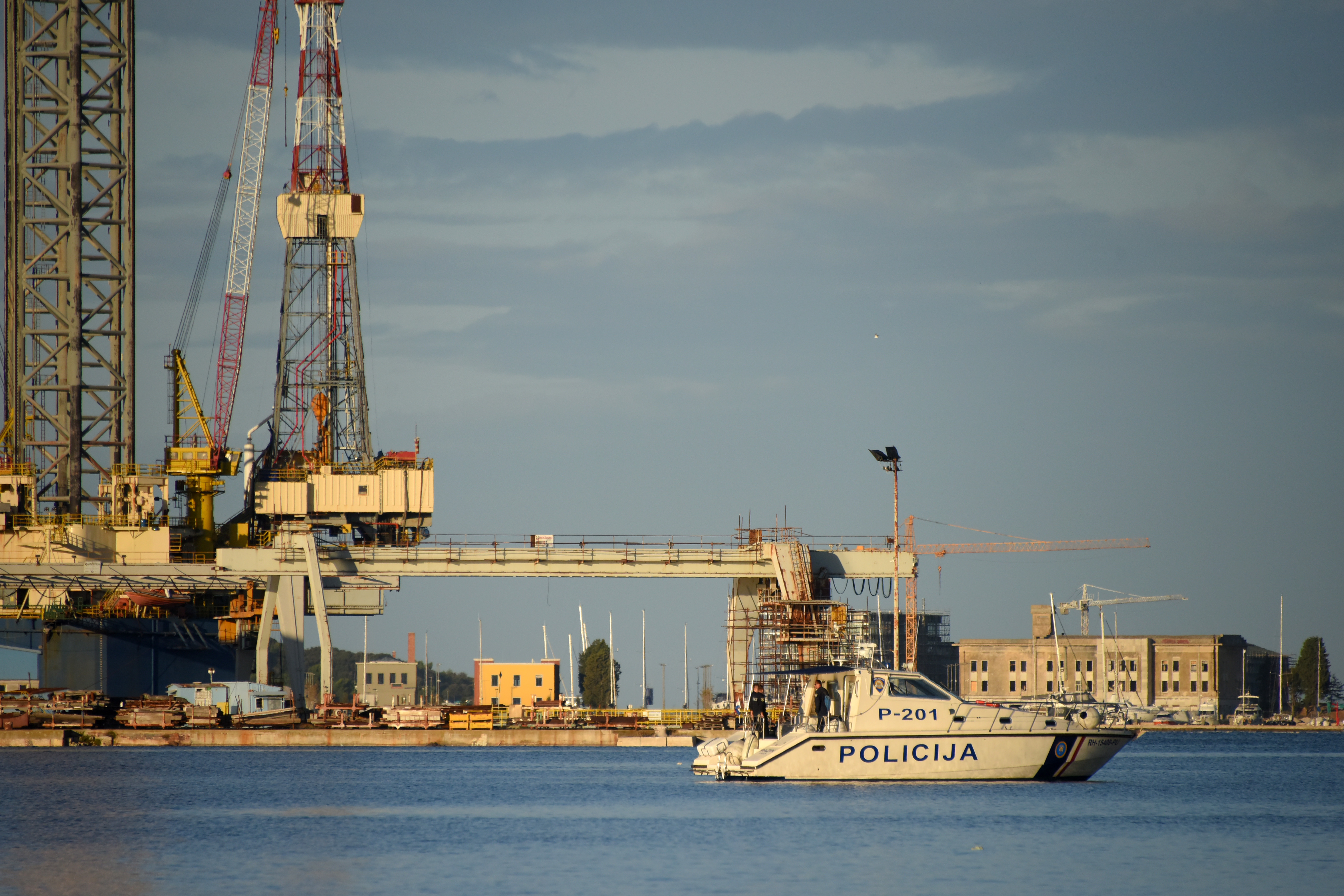 Morska mina v puljskem pristanišču (Foto: Sasa Miljevic/PIXSELL/BOBO)