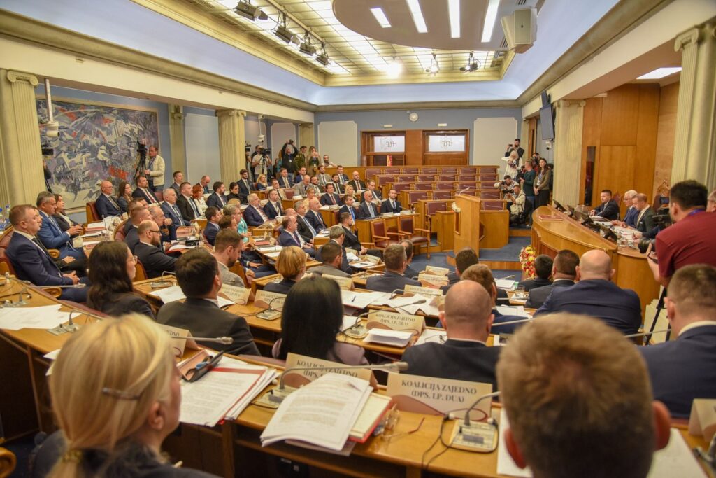 1698743044-crnogorski-parlament-1024x683.jpg