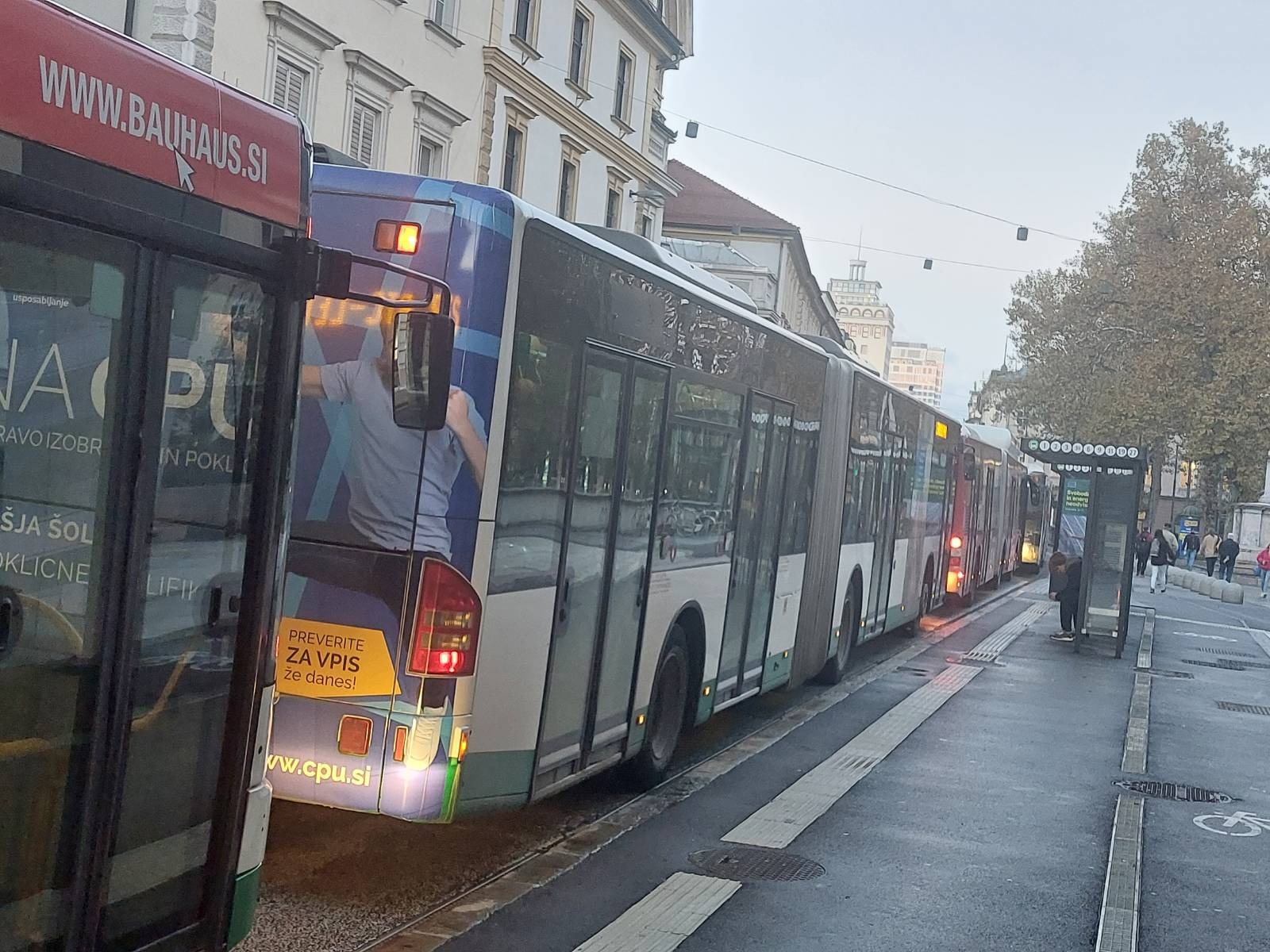 Gneča v središču Ljubljane. (Foto: N1)