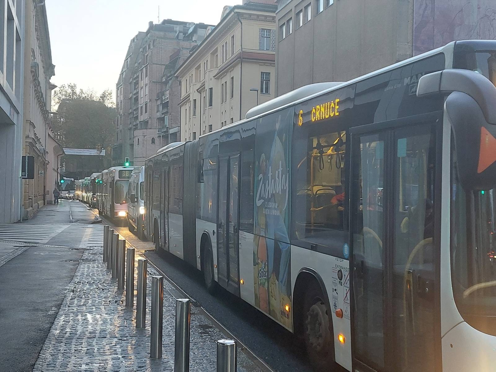 Gneča v središču Ljubljane.