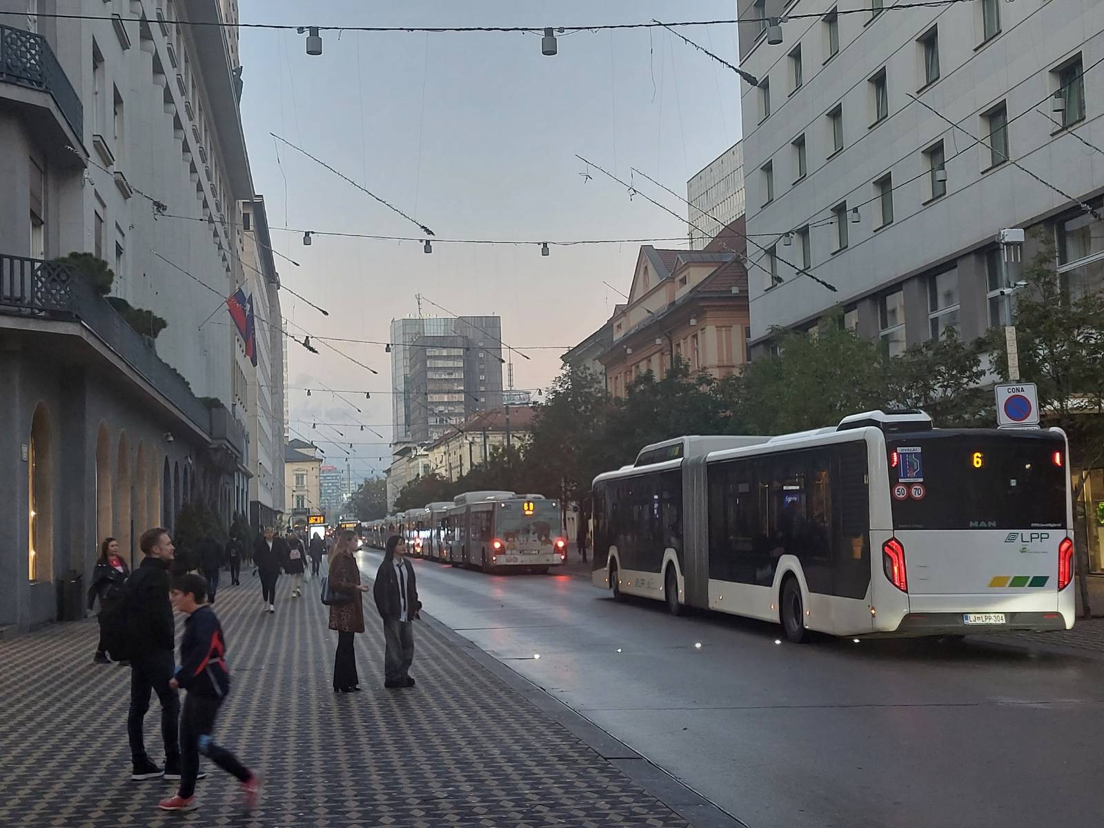 Gneča v središču Ljubljane.
