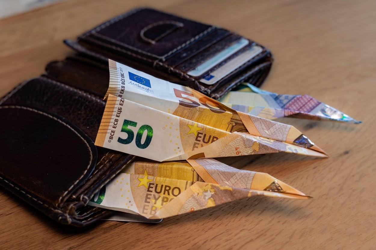 denar, euro, bankovci, prenos denarja