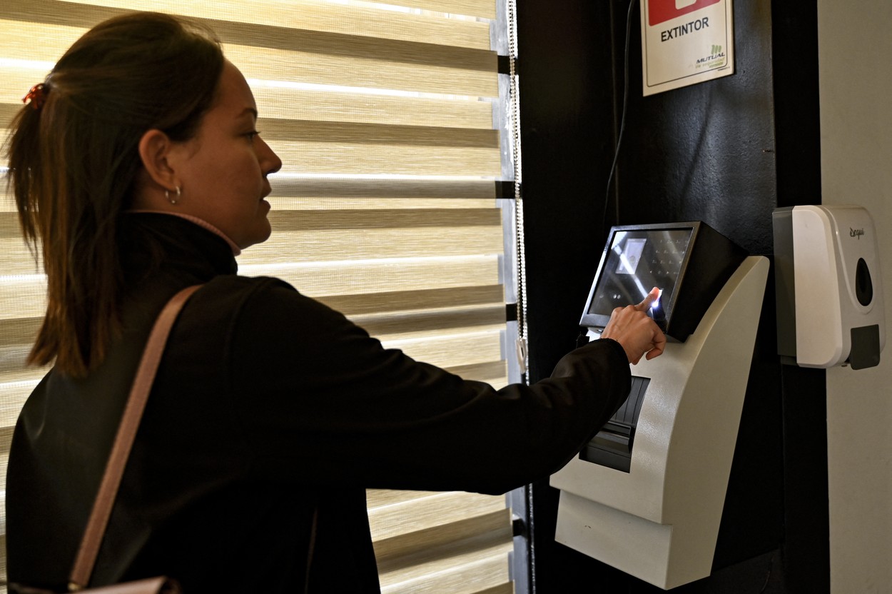 ura,delovni čas,beleženje,evidenca,zapsoleni,delavci,delodajalec,služba,zaposlitev