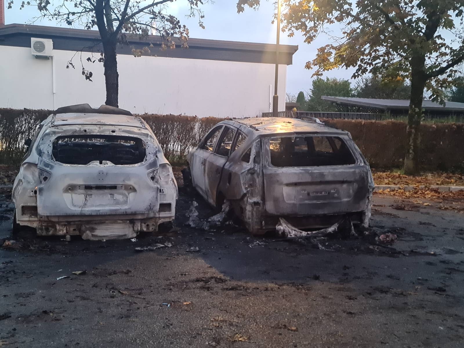 avto, požar, policija