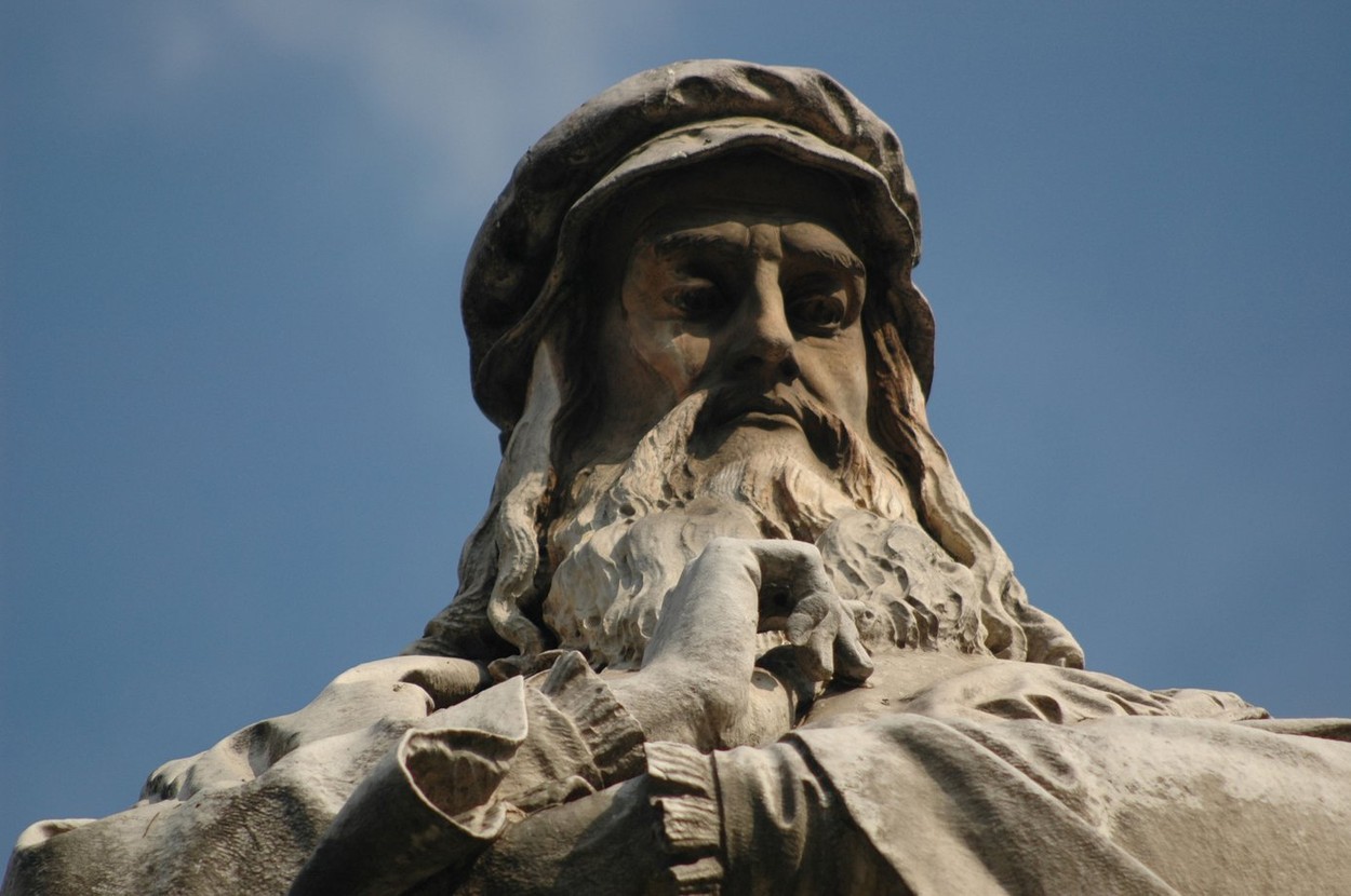 Milano, Italy: Piazza della Scala, monument to Leonardo da Vinci