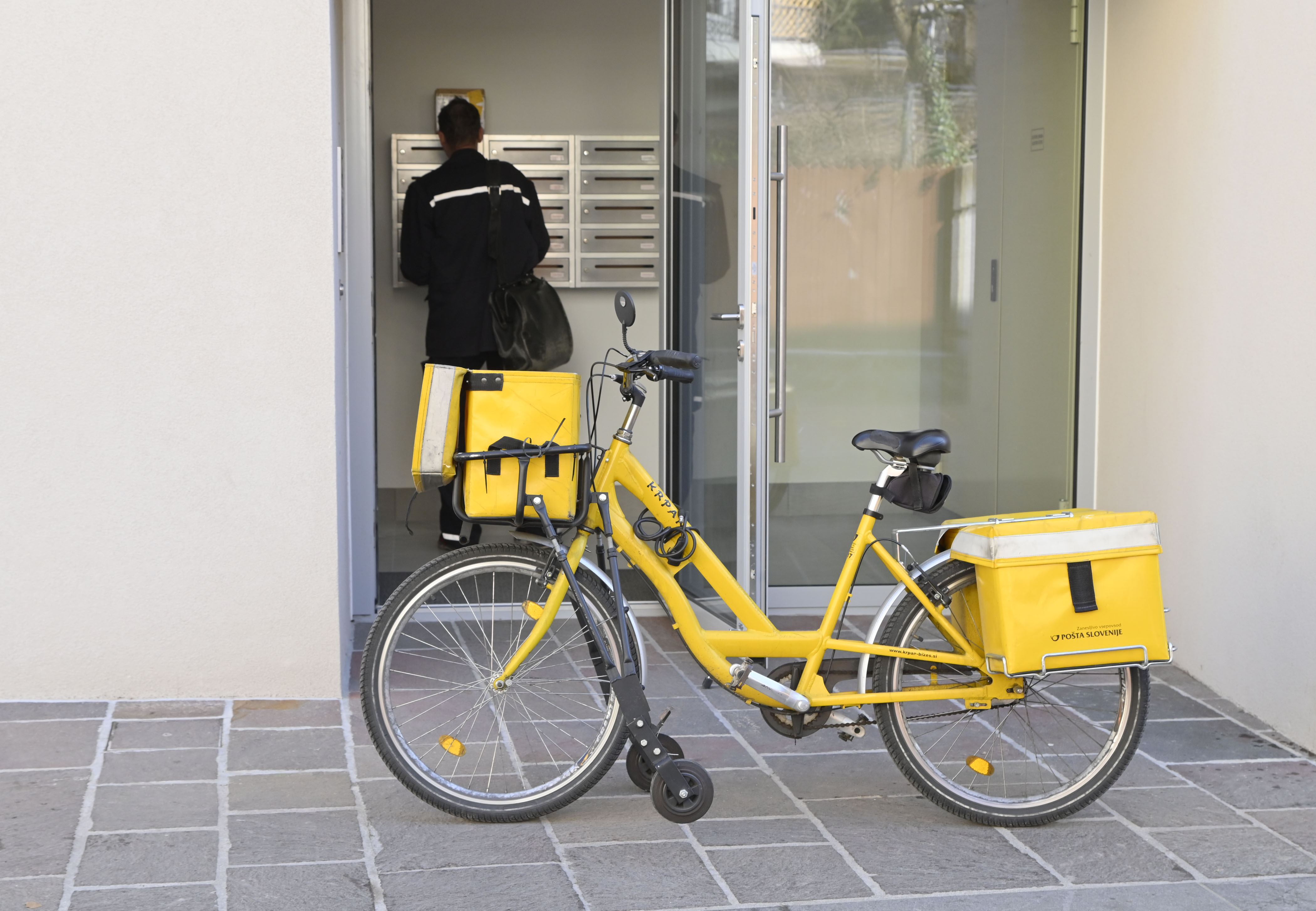 Poštar kolo dostava