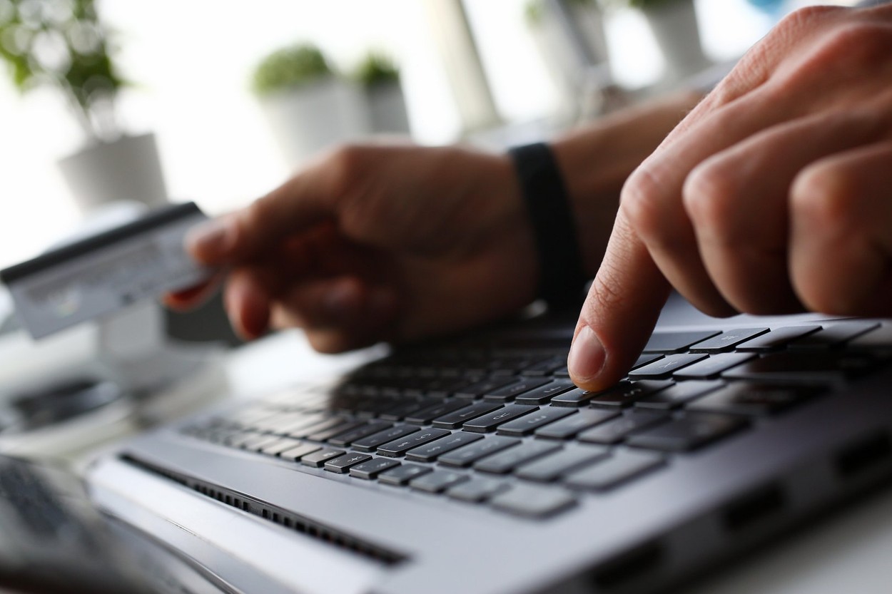 spletne prevare, nakupi, zlorabe