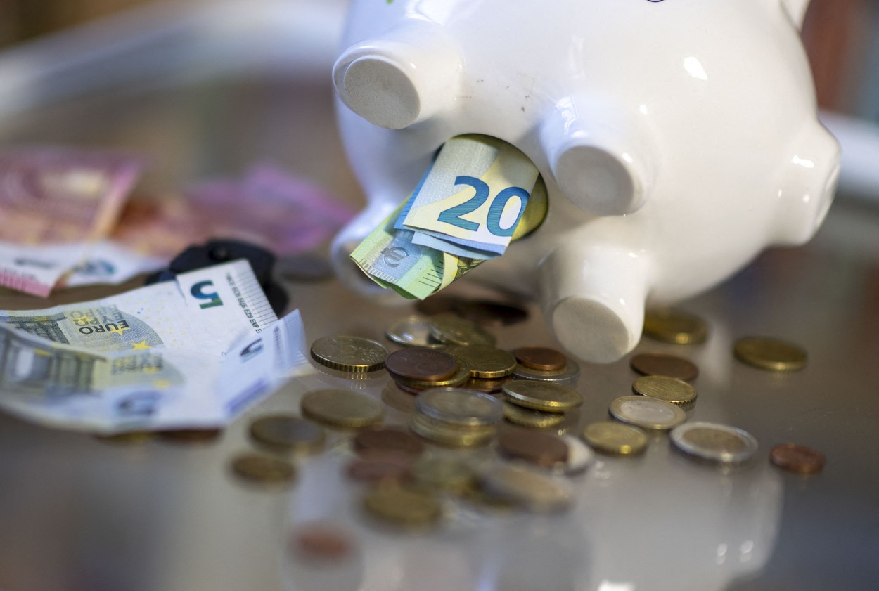 denar,varčevanje,šparovček,bankovci,gotovina,kovanci