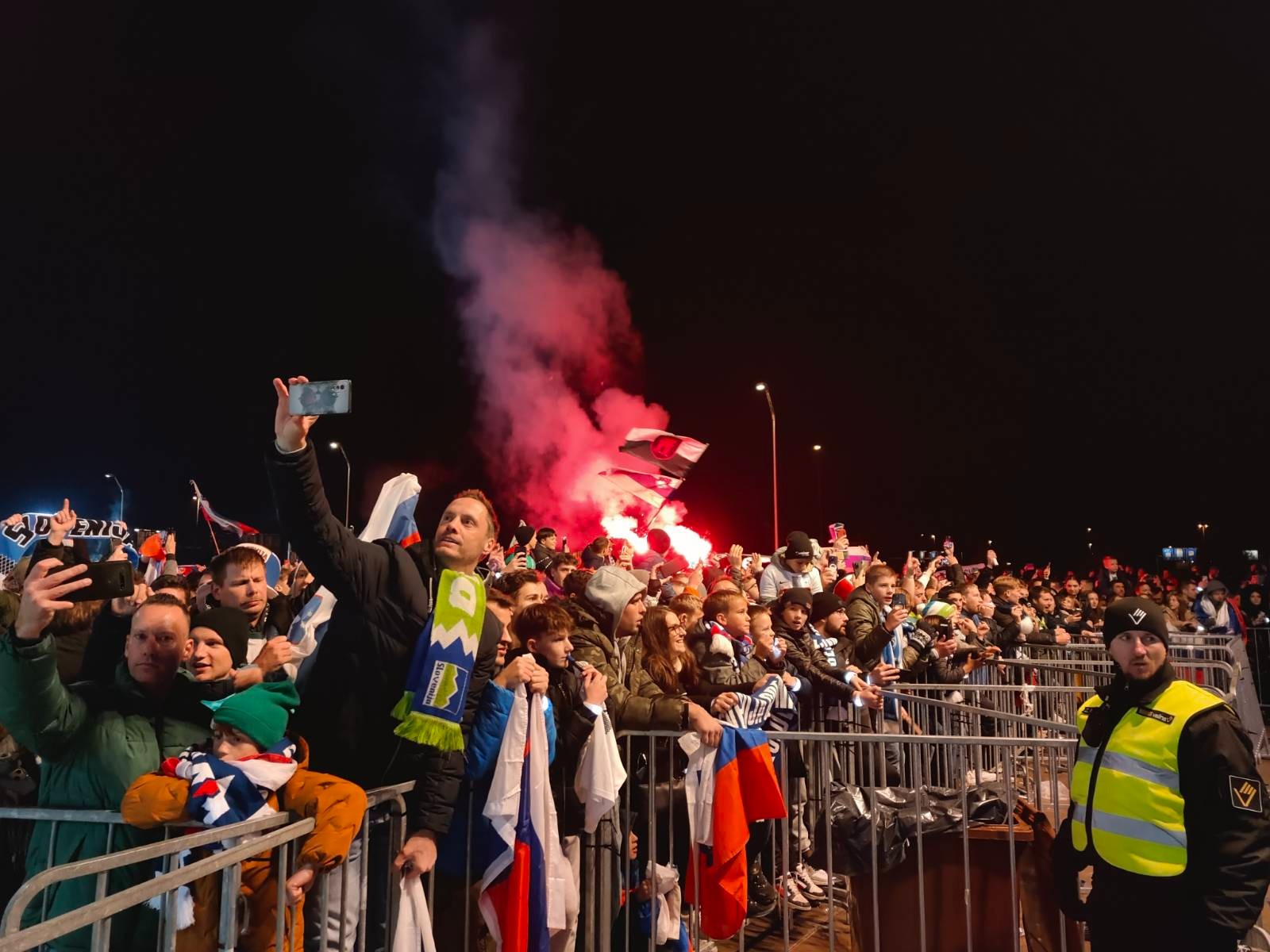 nogometaši, navijači, Stožice