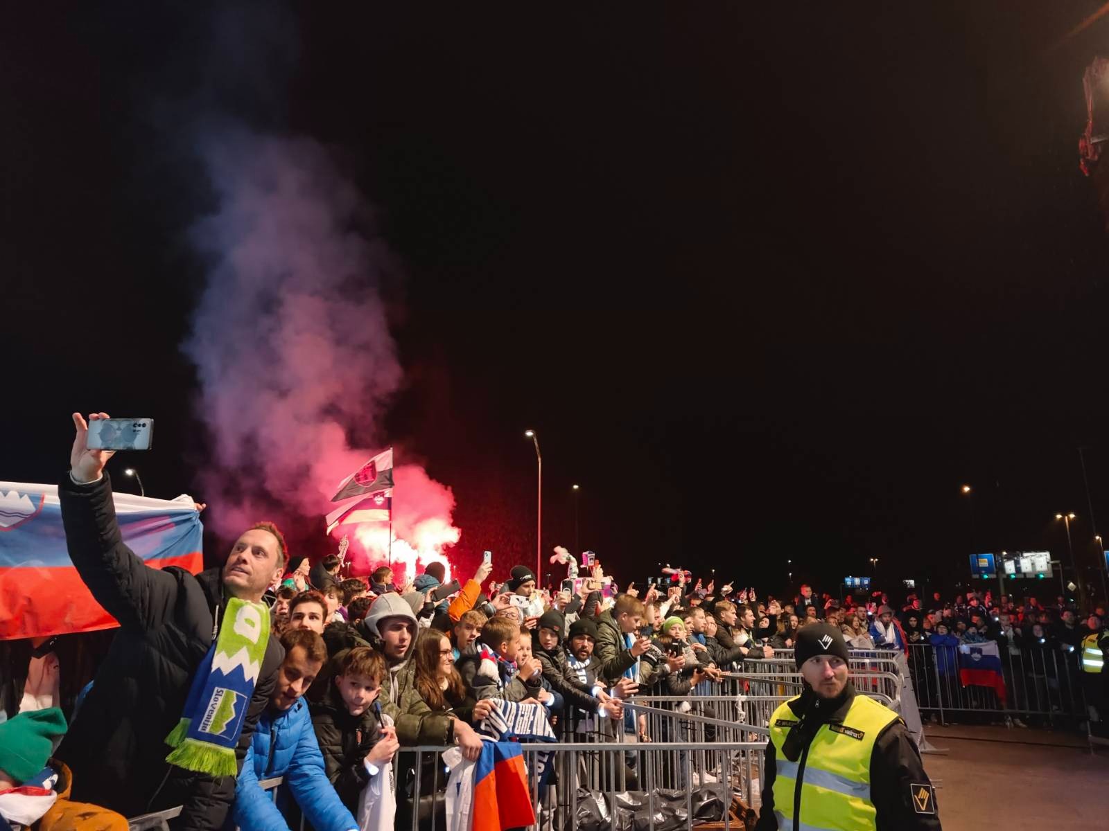 nogometaši, navijači, Stožice