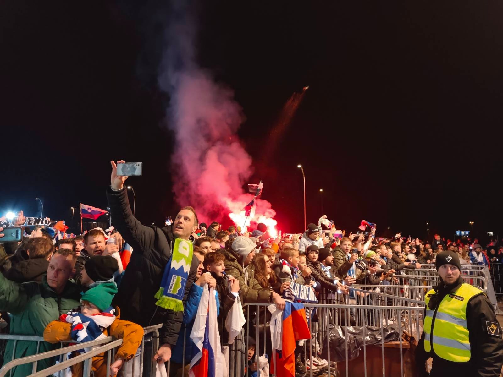 nogometaši, navijači, Stožice