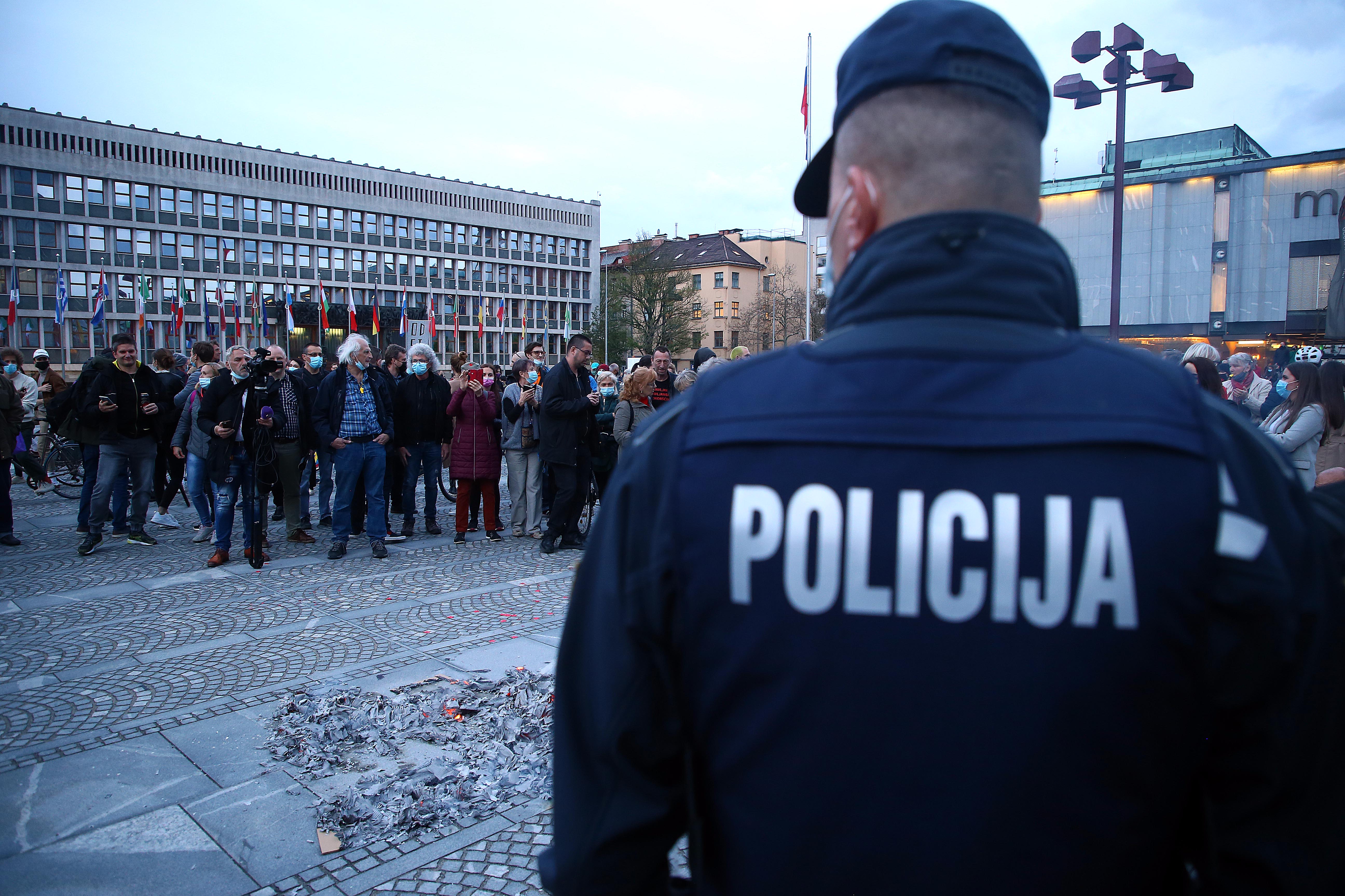 Petkov protest, covid, omejitve, policija