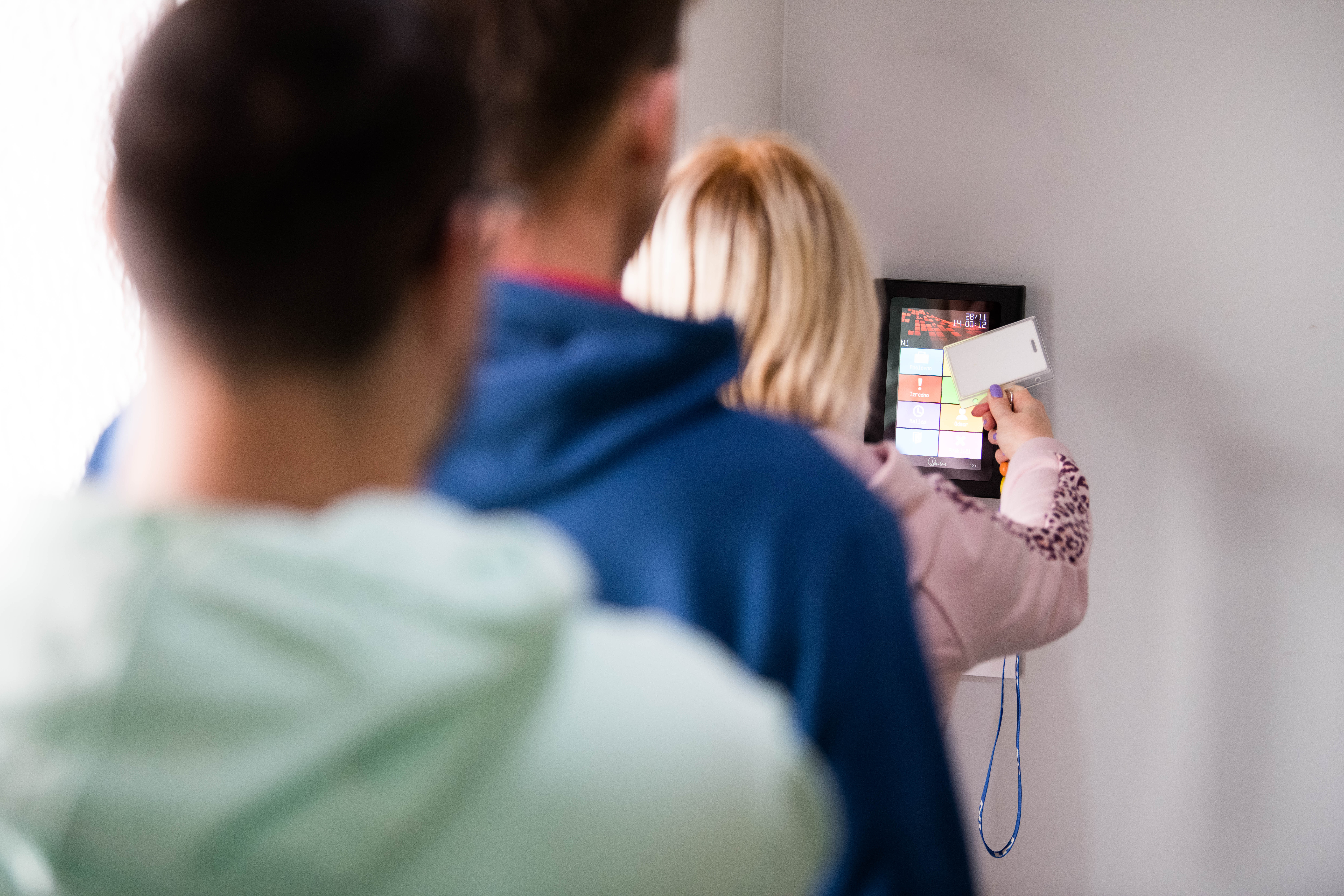 evidentiranje delovnega časa, štempljanje, beleženje delovnega časa