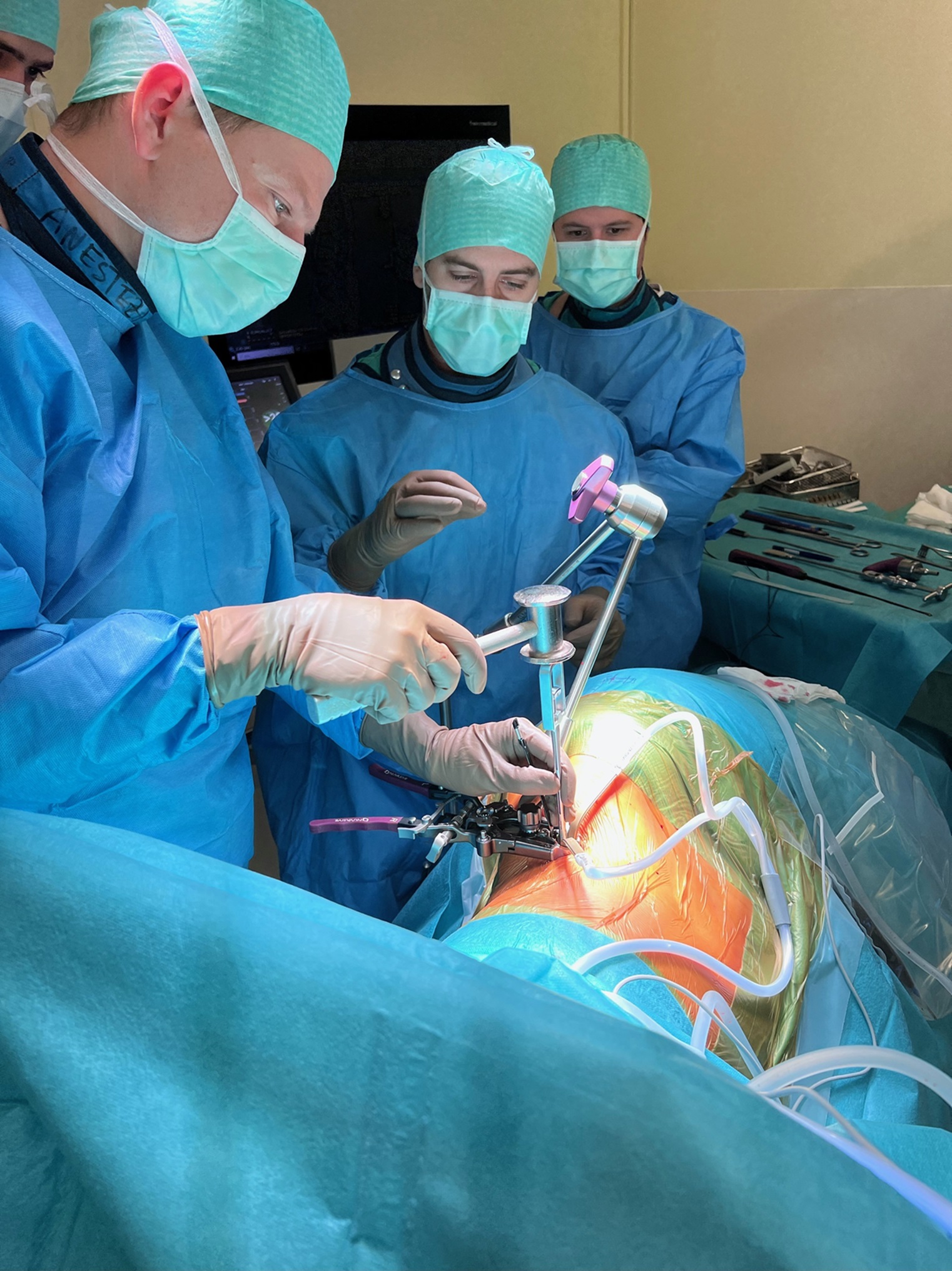 Operacija hrbtenice XLIF (Foto: arhiv Lovro Suhodolčan)