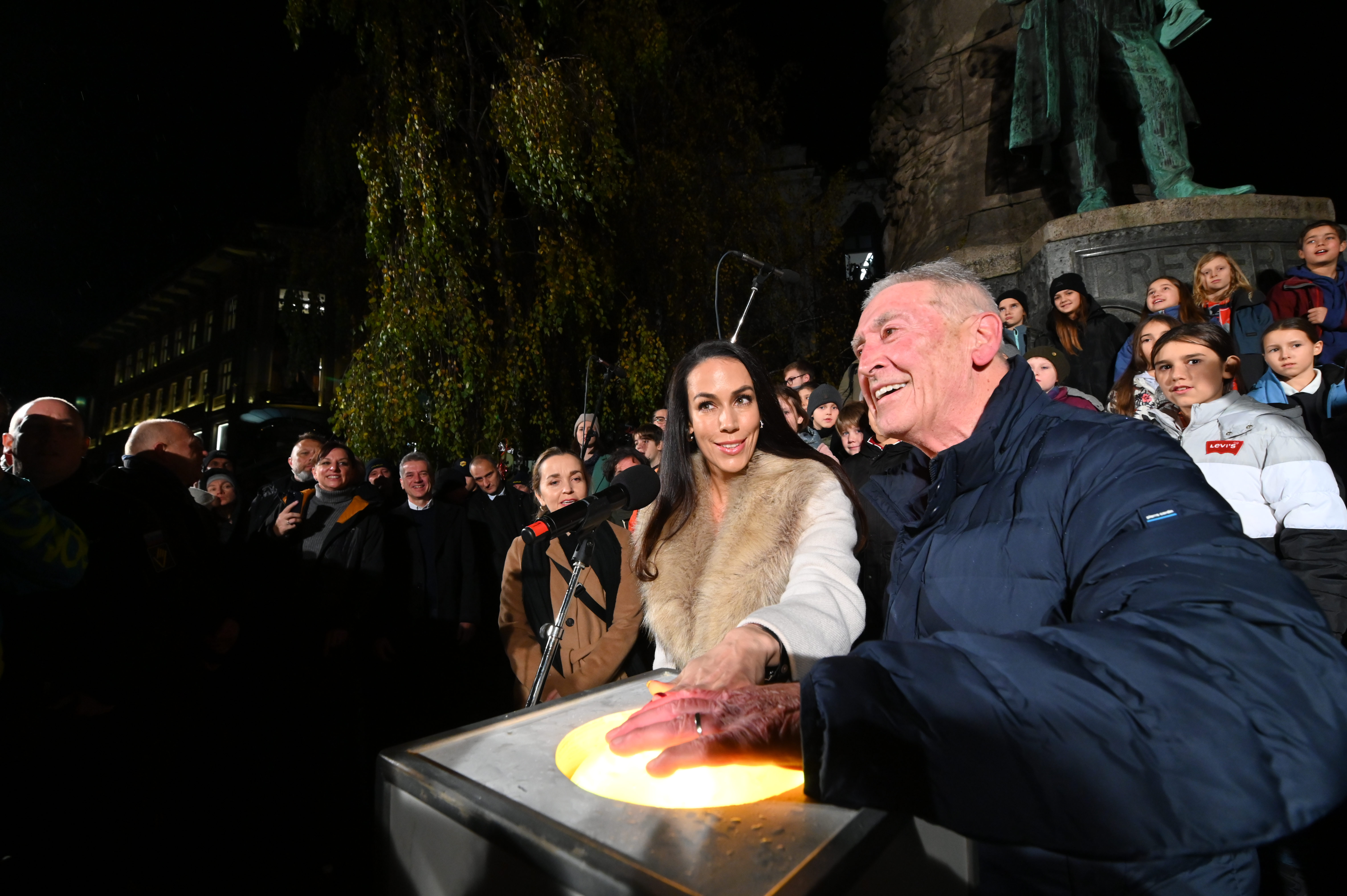 tina gaber, prižig lučk
