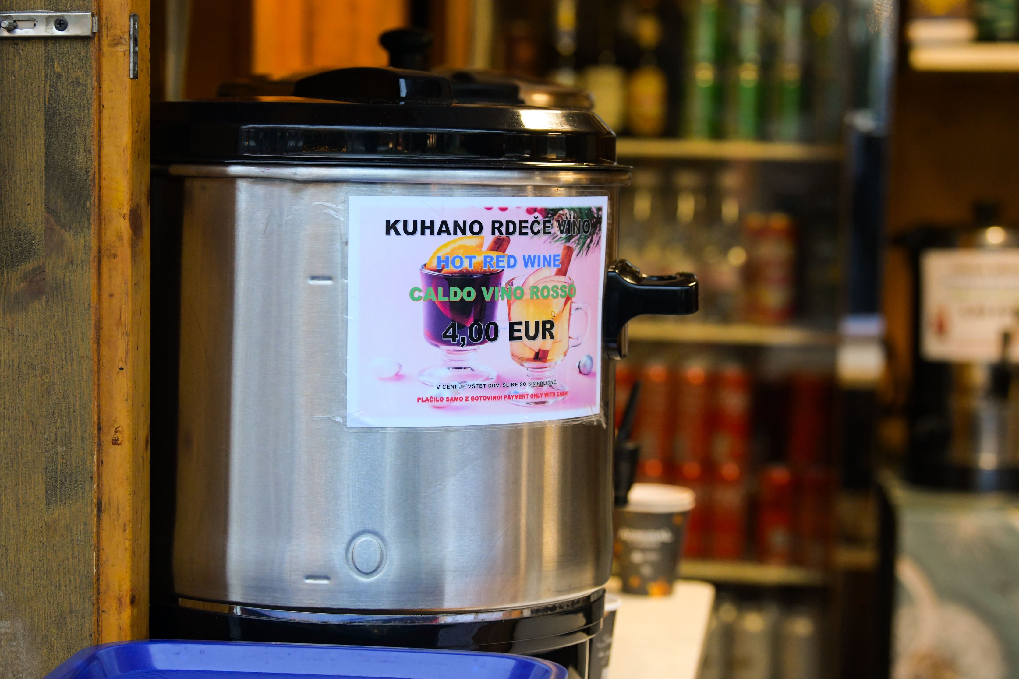 kuhano vino, veseli december, praznične stojnice, veseli december, ljubljana