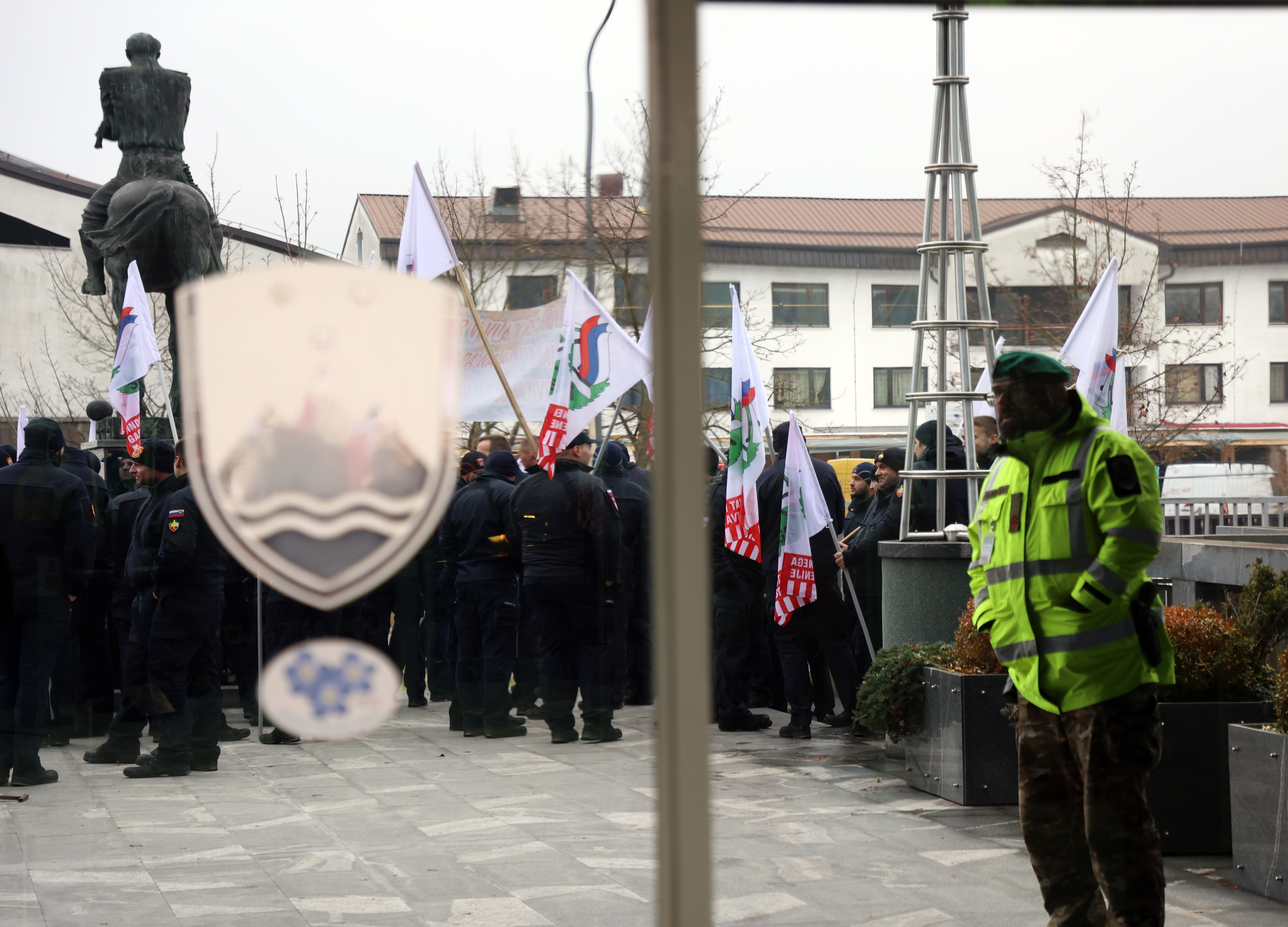 Protest poklicnih gasilcev
