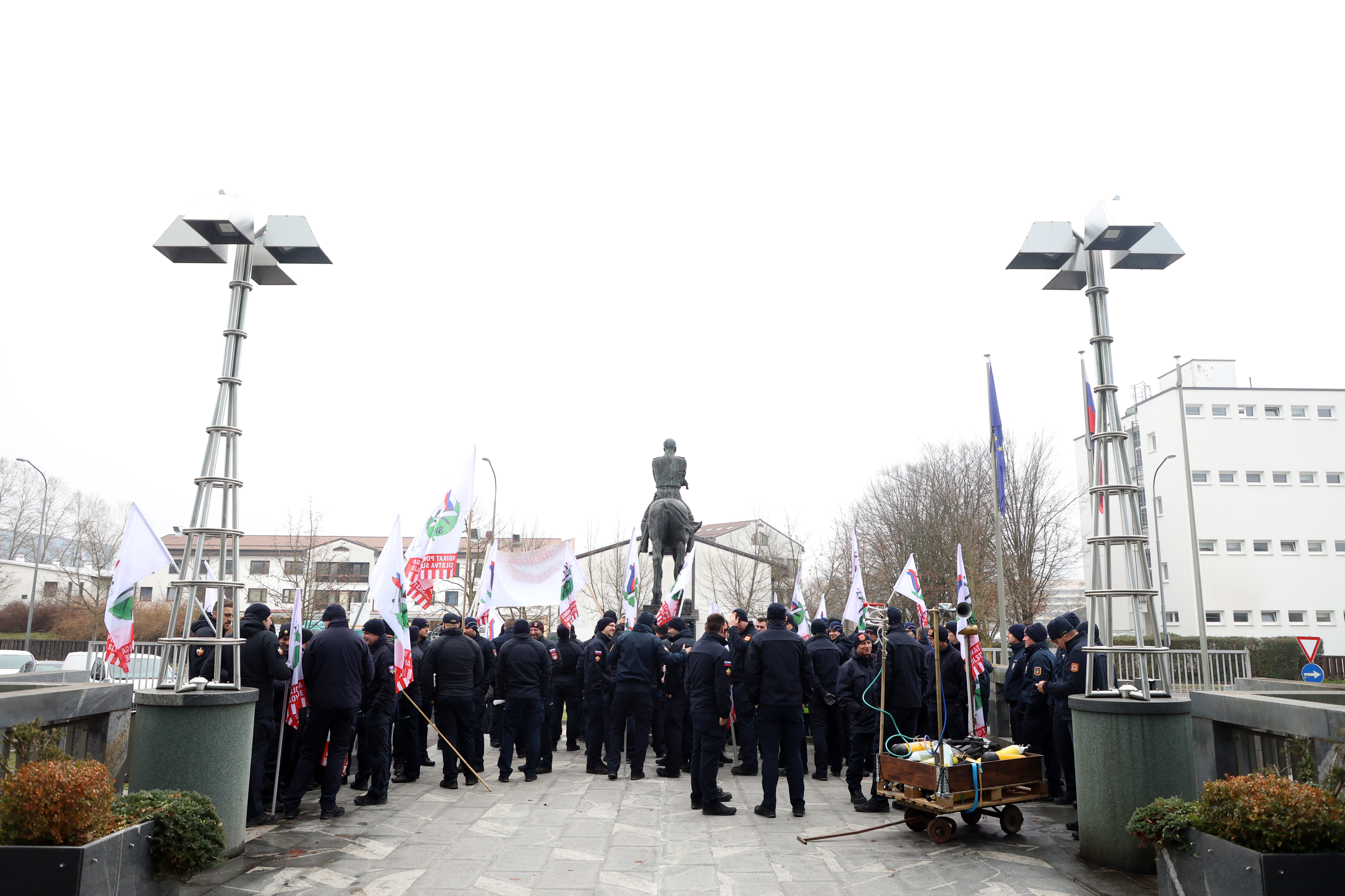 Protest poklicnih gasilcev