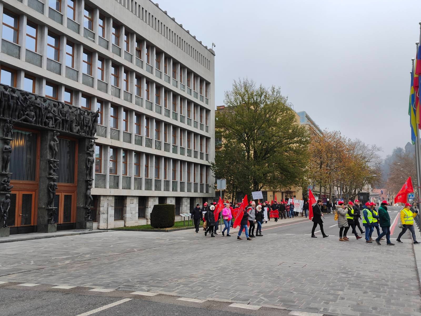 Protestni shod sindikatov javnega sektorja (Foto: N1)