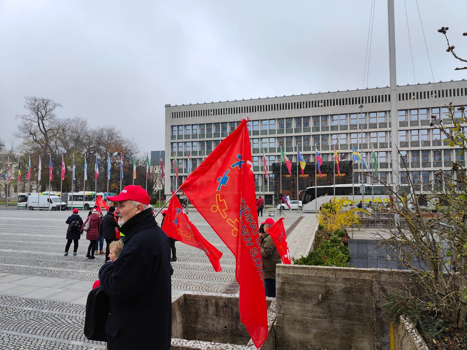 Protestni shod sindikatov javnega sektorja (Foto: N1)
