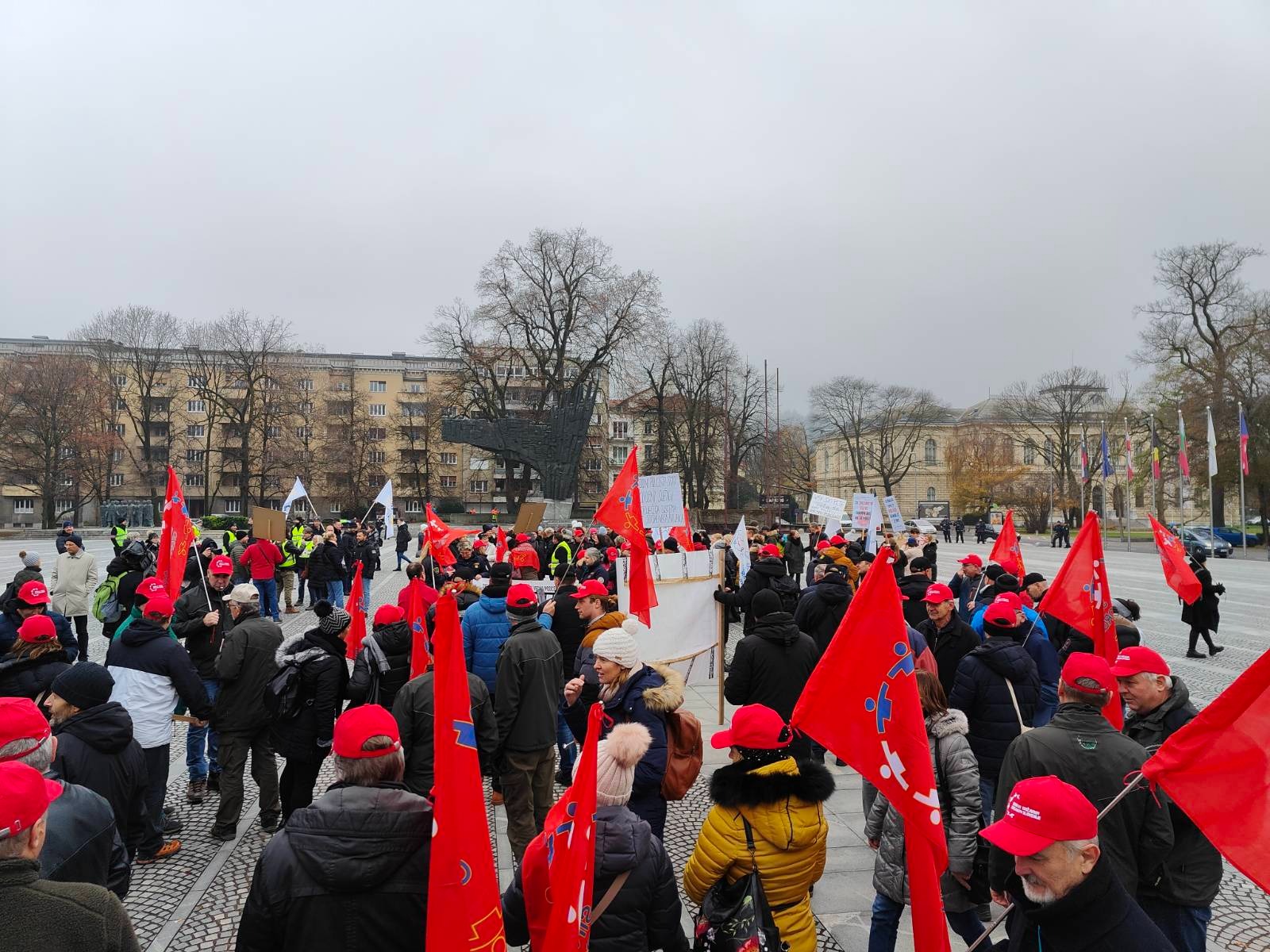 Protestni shod sindikatov javnega sektorja (Foto: N1)