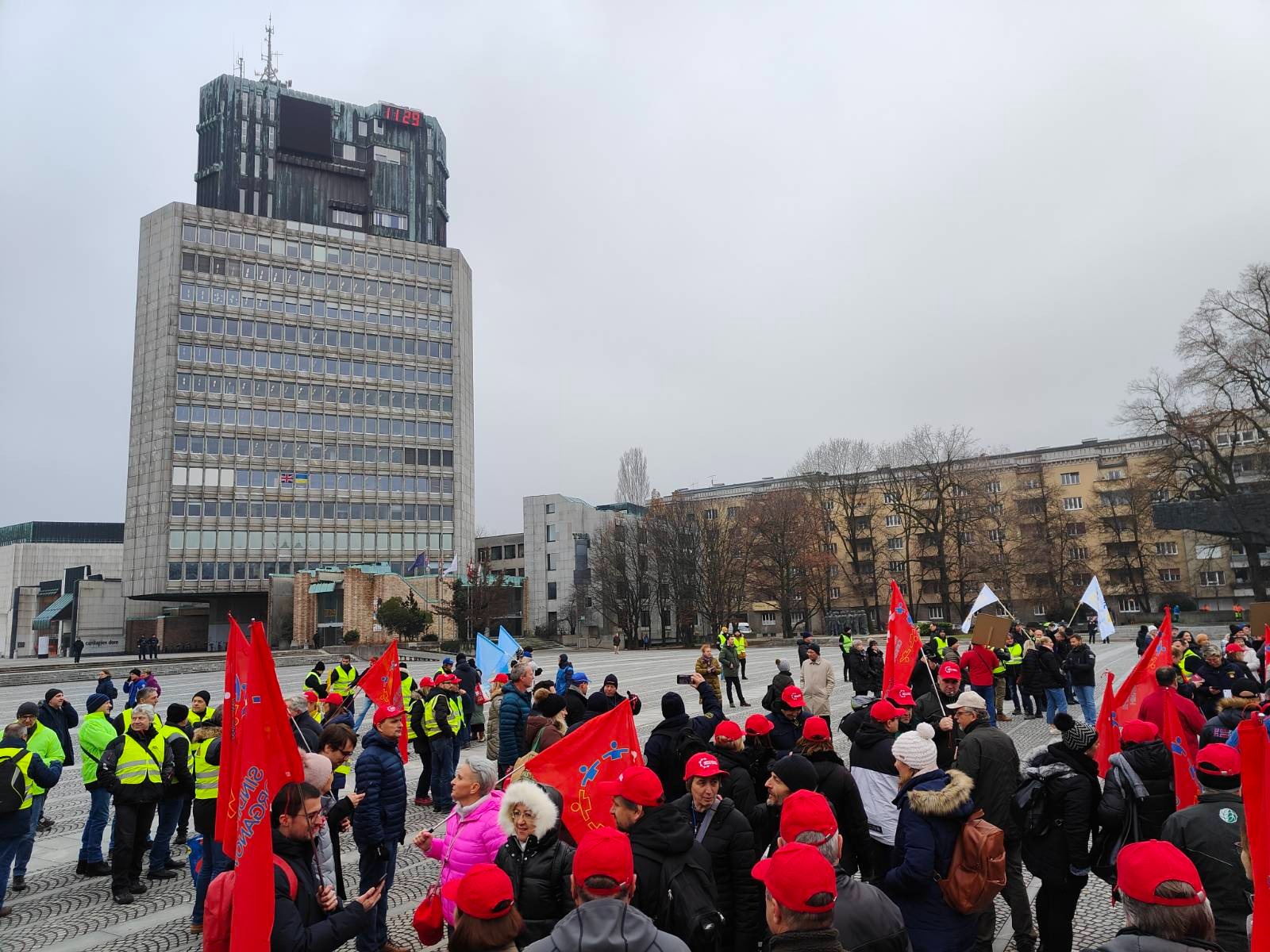 Protestni shod sindikatov javnega sektorja (Foto: N1)