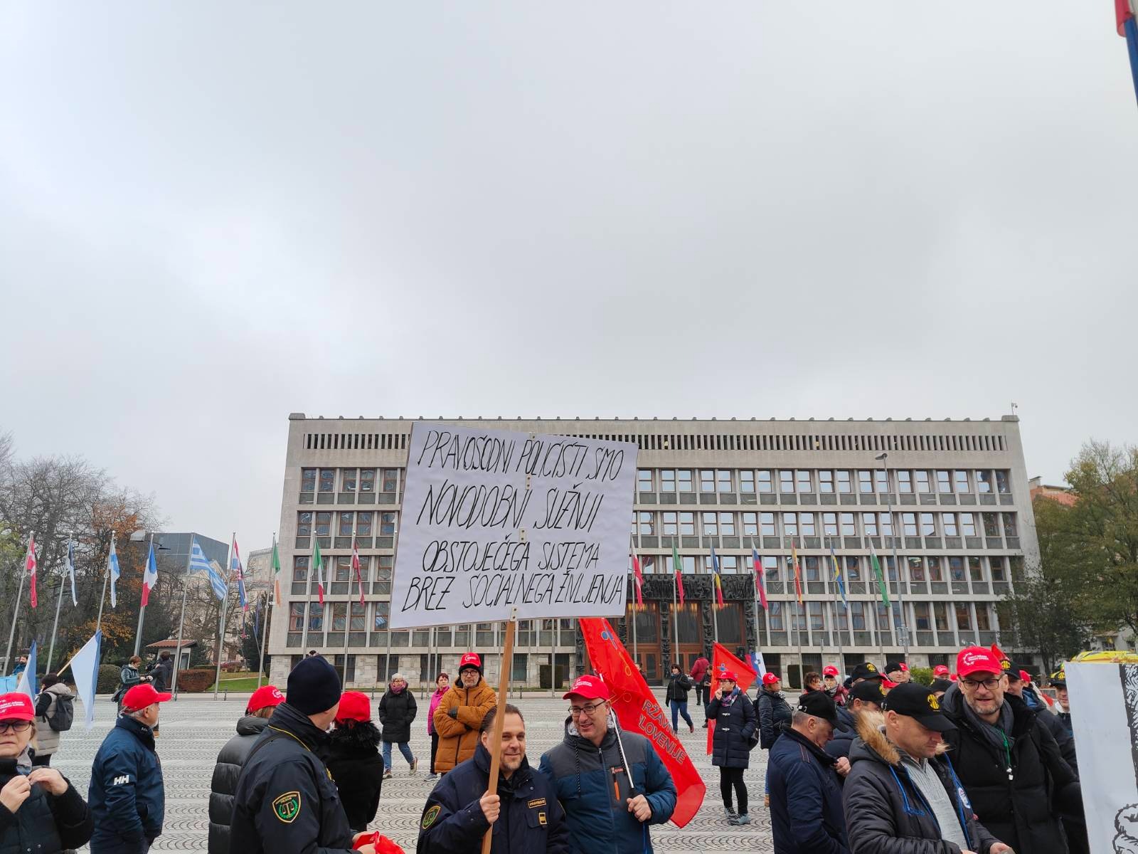 Protestni shod sindikatov javnega sektorja (Foto: N1)