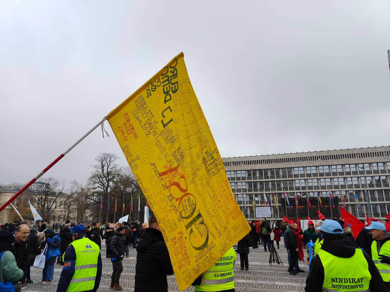 Protestni shod sindikatov javnega sektorja (Foto: N1)