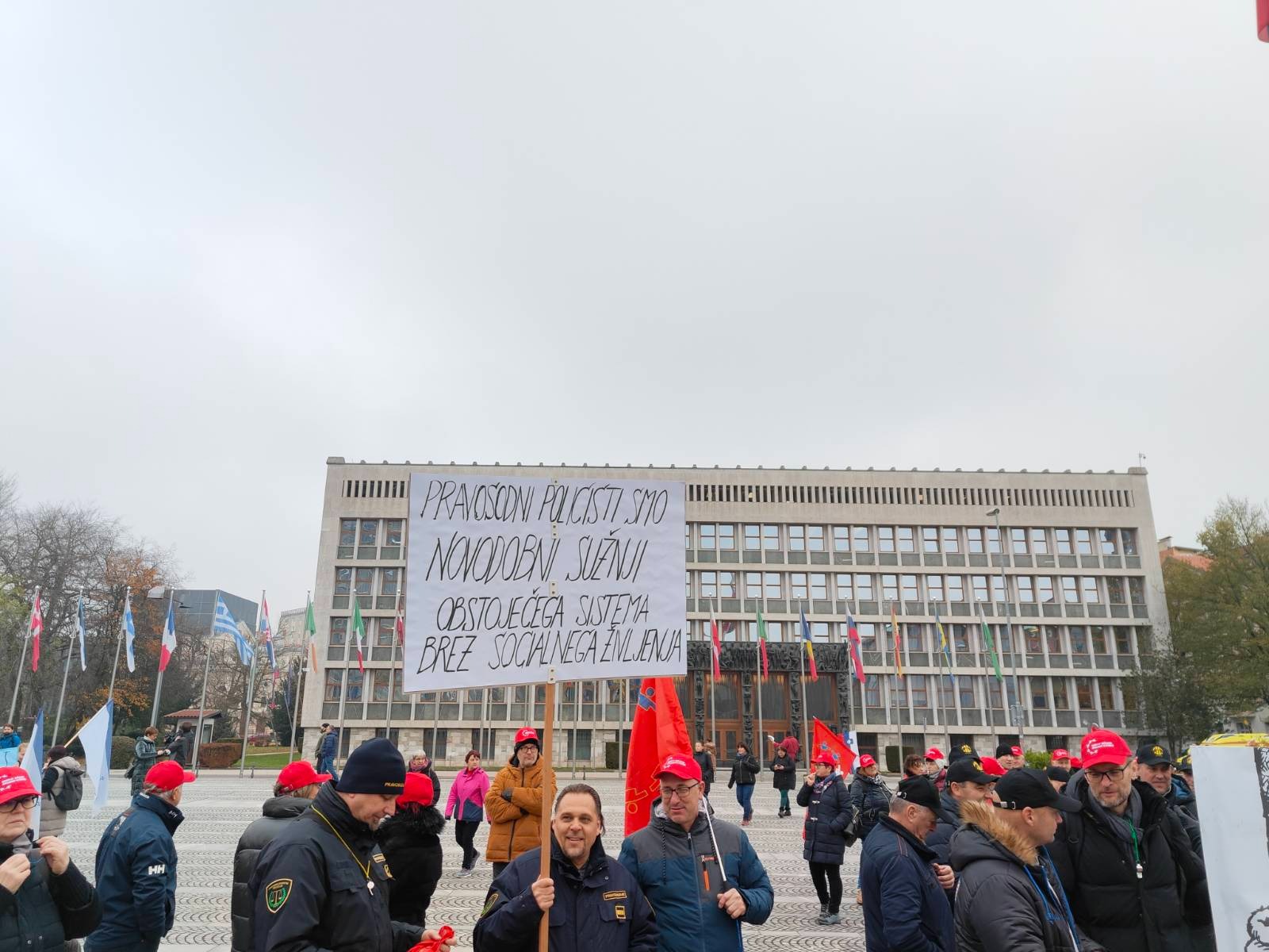 Protestni shod sindikatov javnega sektorja (Foto: N1)