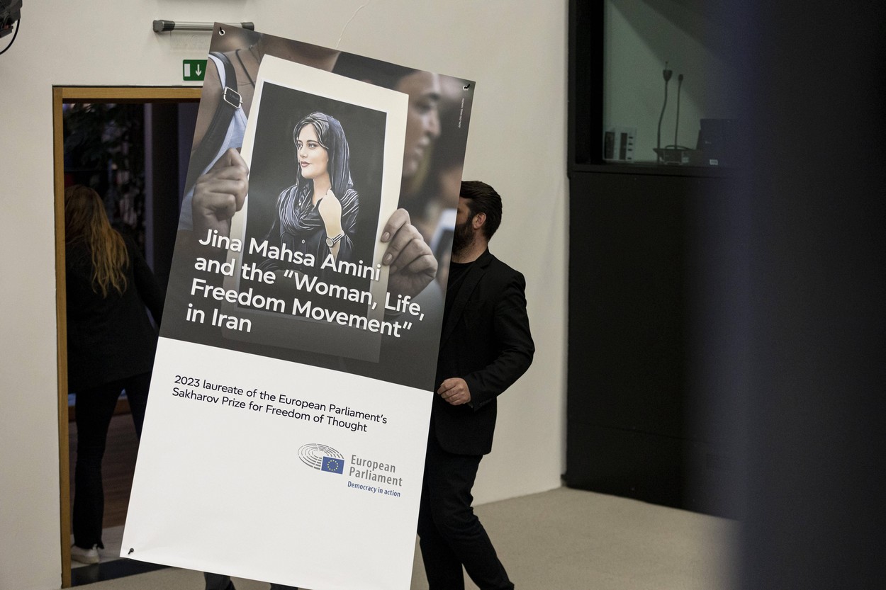 Nagrado Saharov so letos posthumno podelili Mahsi Amini