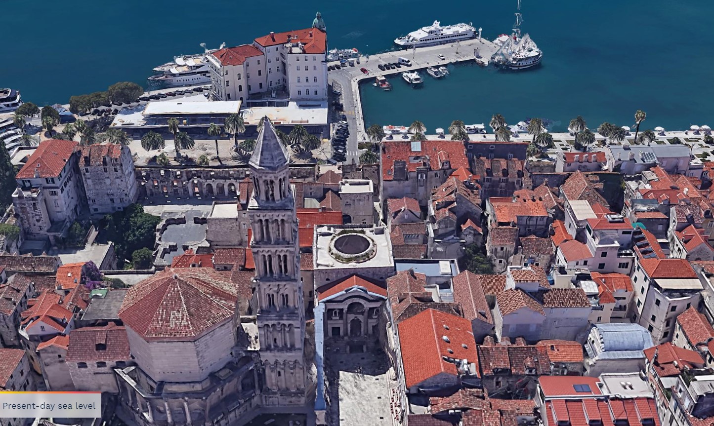 Raven morja v Splitu danes (Foto Zajem zaslona CLIMATE CENTRAL)