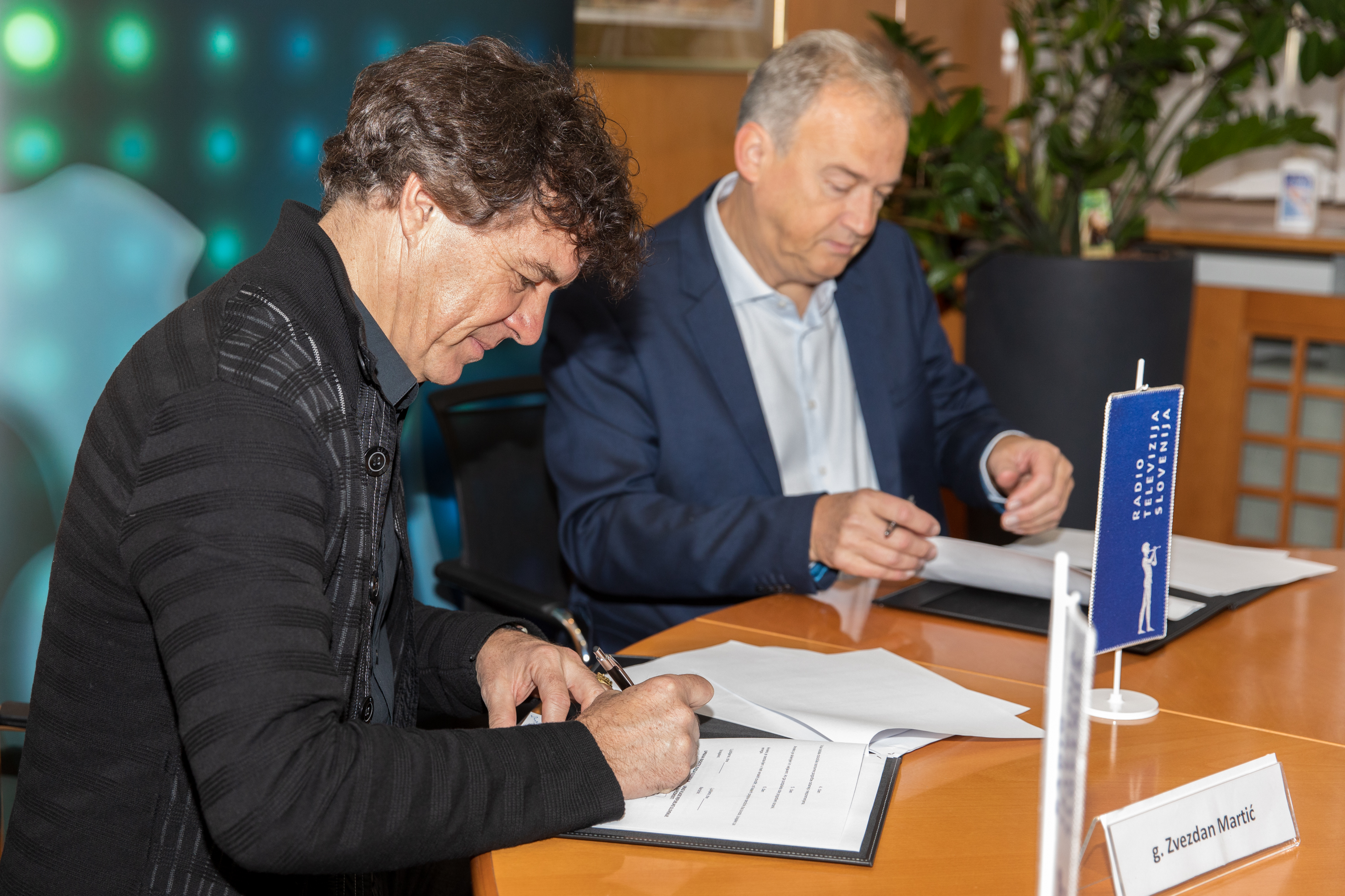 Martič, Doltar, podpis