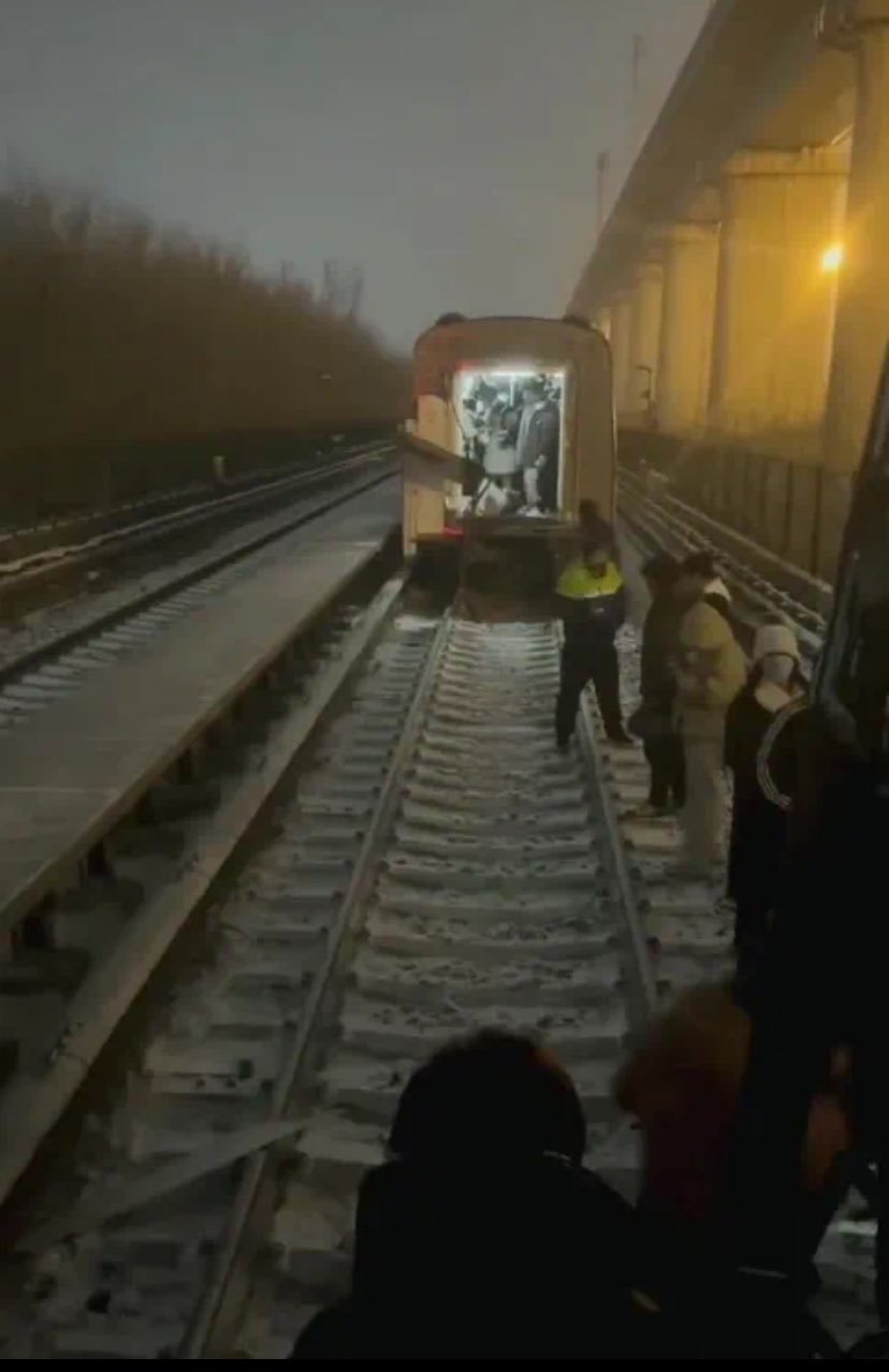 Vagona, ki sta se odtrgala od vlakovne kompozicije